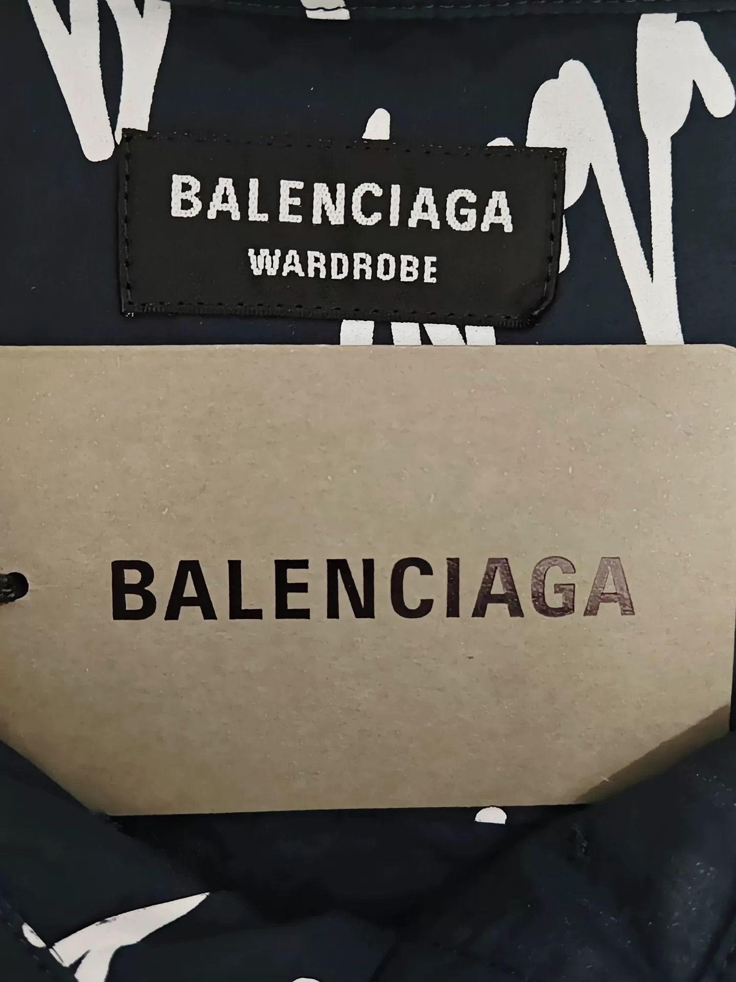 Balenciaga Balenciaga 22ss Graffiti Logo Shirt Size US S / EU 44-46 / 1 - 5 Thumbnail