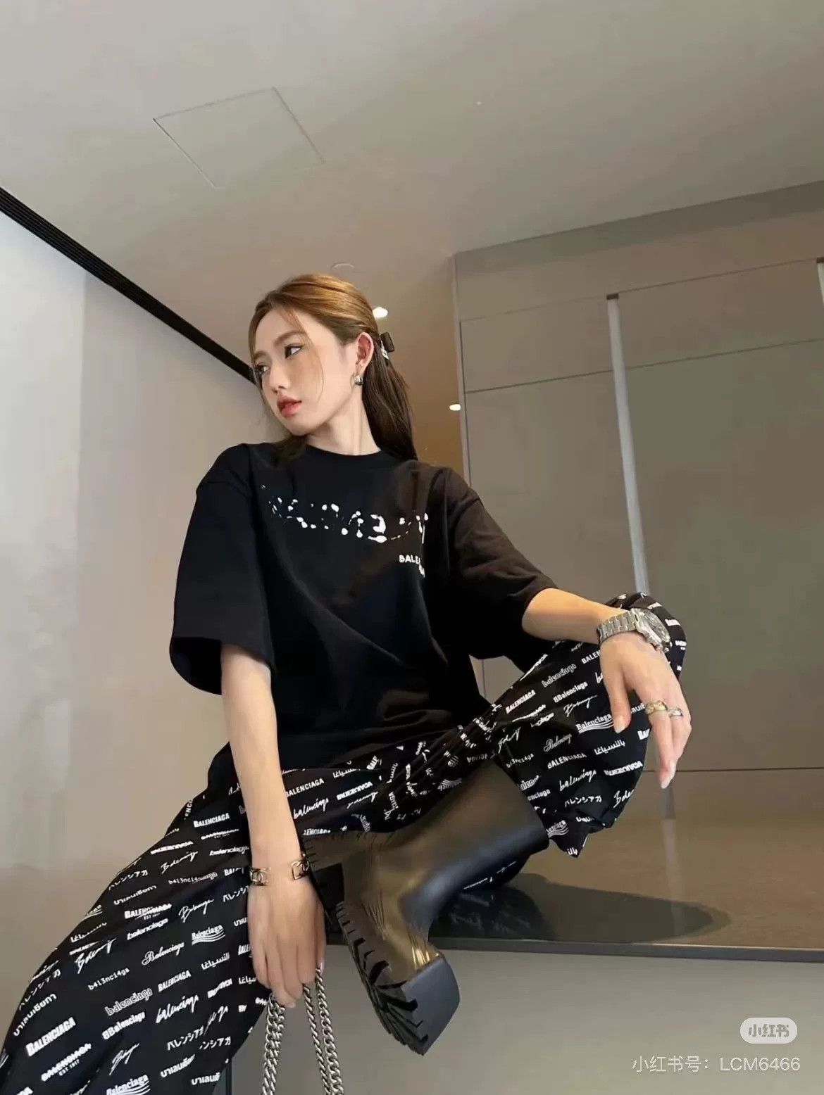 Balenciaga Balenciaga Black Blur Logo Oversize T-shirt Size US XS / EU 42 / 0 - 3 Thumbnail