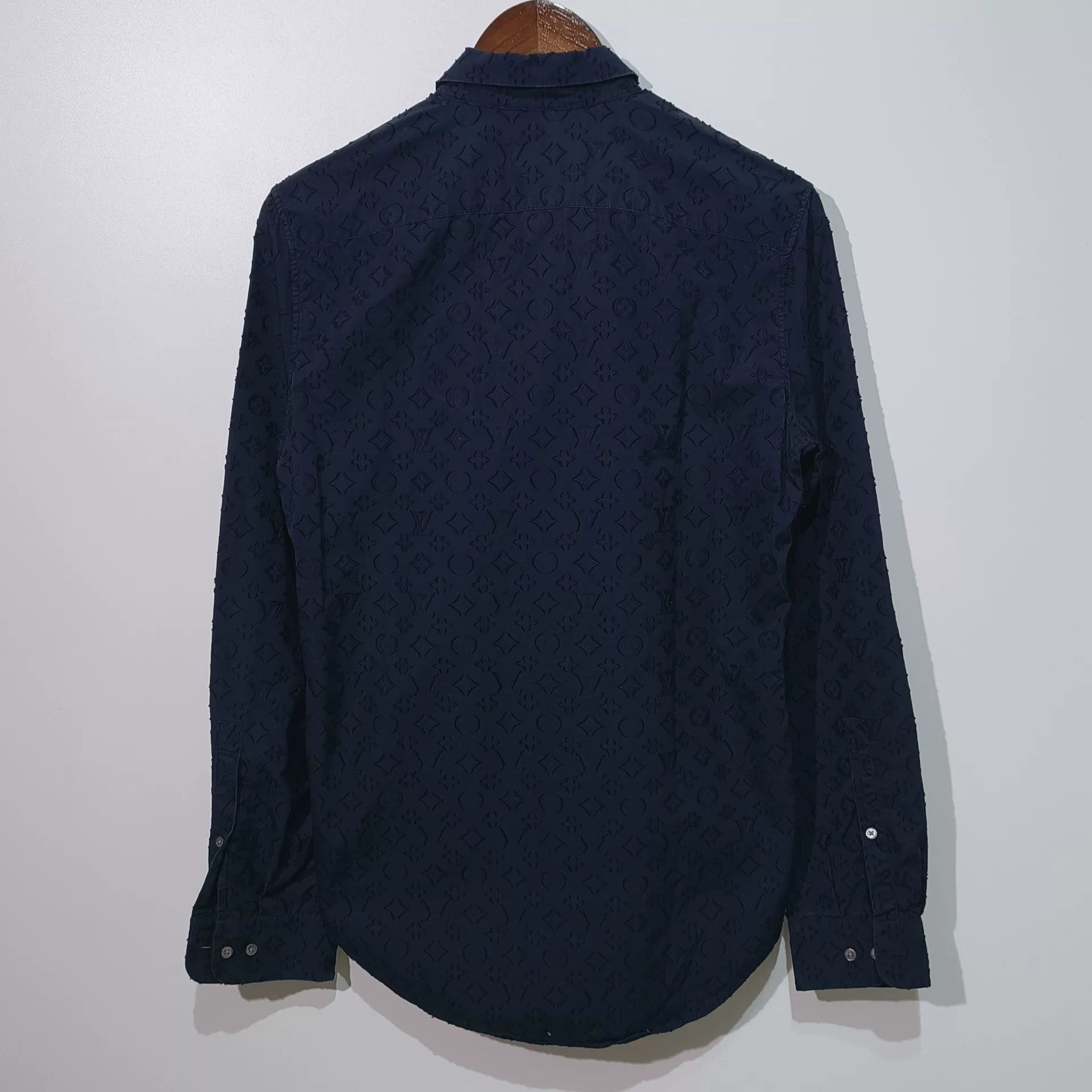 Louis Vuitton louis vuitton navy logo print button-up shirt Size US XXS / EU 40 - 2 Thumbnail