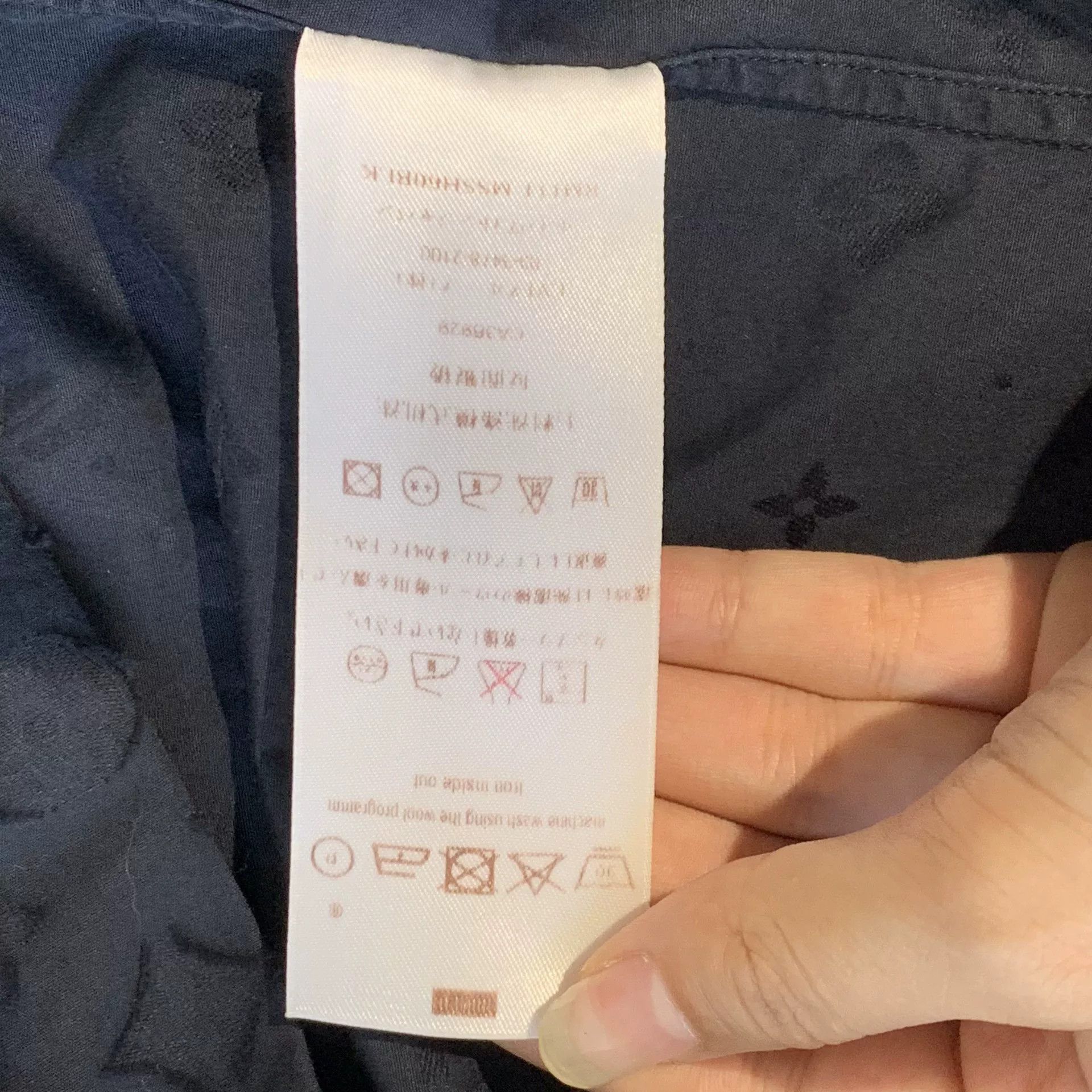 Louis Vuitton louis vuitton navy logo print button-up shirt Size US XXS / EU 40 - 6 Thumbnail
