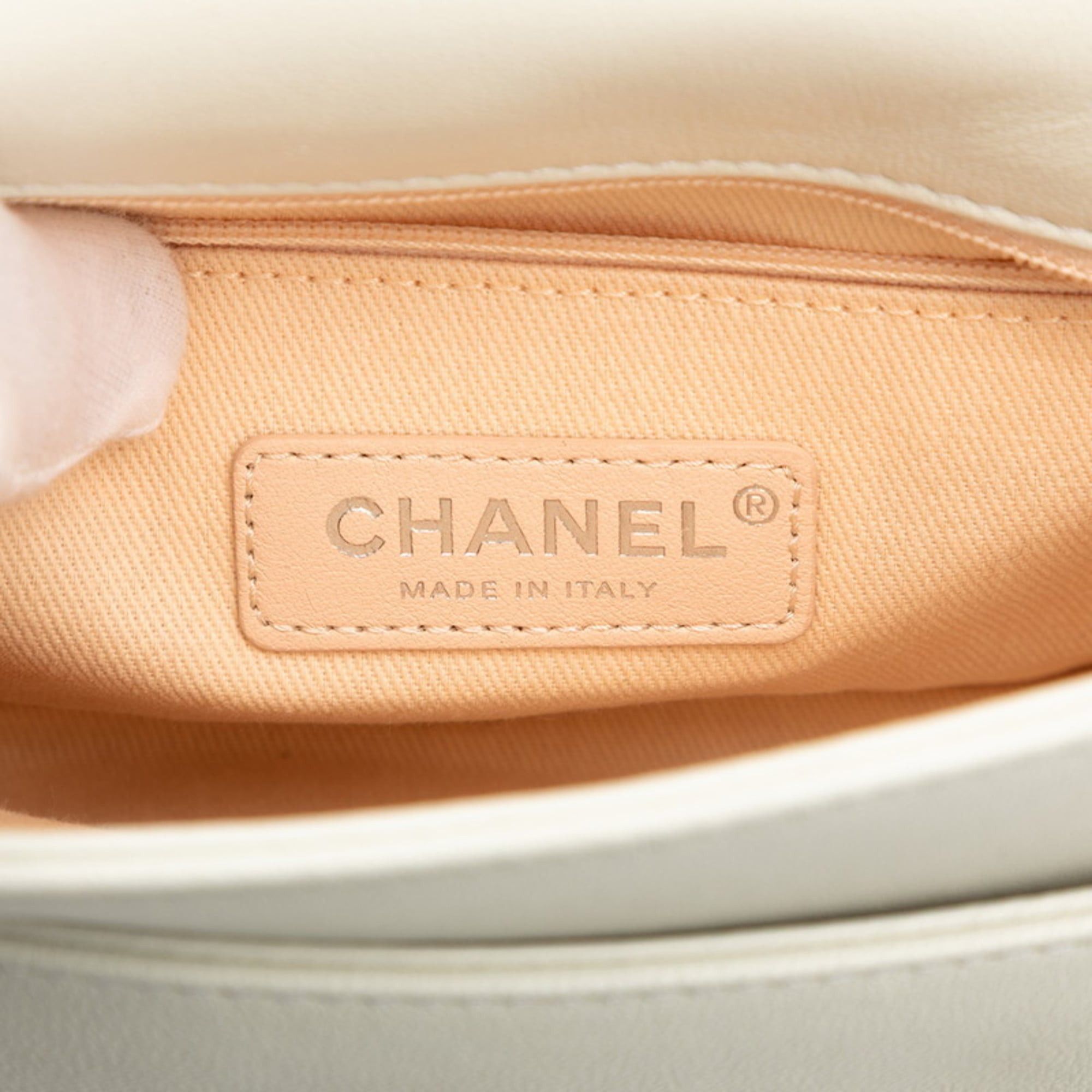 Chanel CHANEL Matelasse Coco Mark Crossbody Chain Shoulder Bag in White Leather for Women Size ONE SIZE - 5 Thumbnail