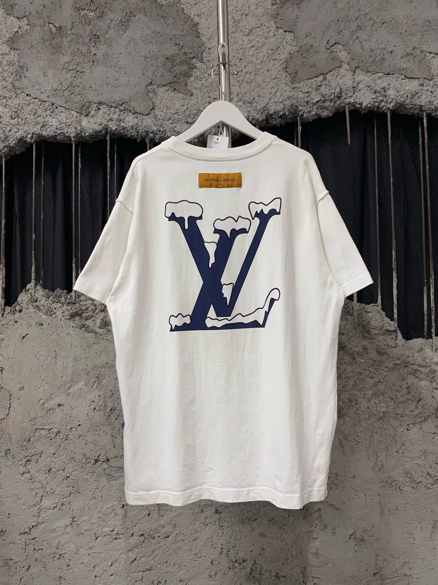 Louis Vuitton Louis Vuitton LV Snow Mountain Tee Size US L / EU 52-54 / 3 - 2 Thumbnail