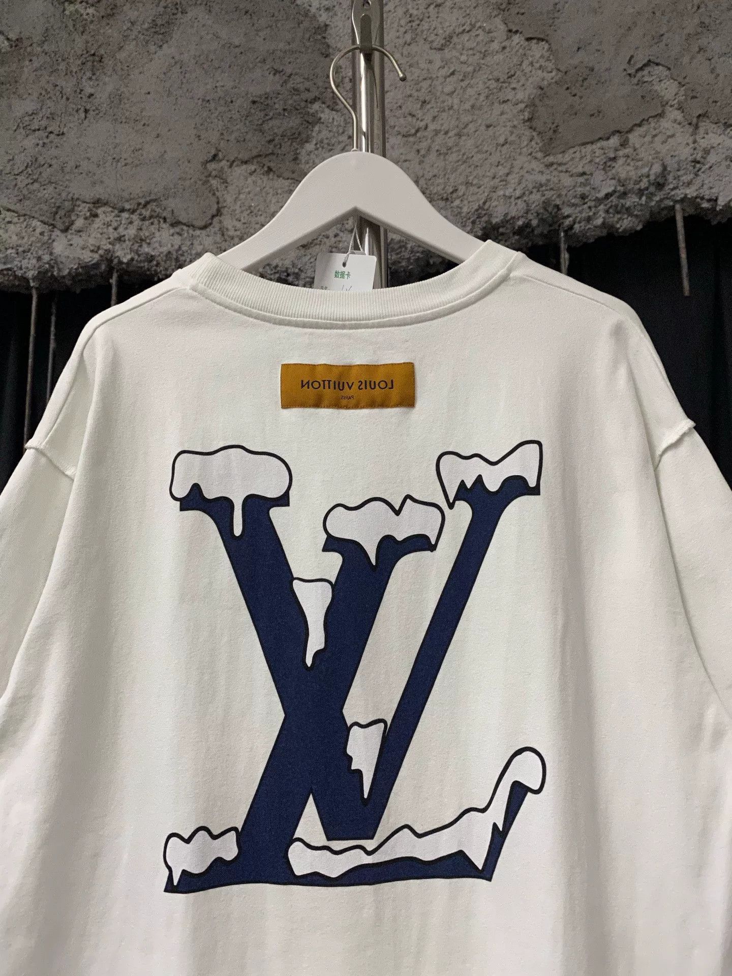 Louis Vuitton Louis Vuitton LV Snow Mountain Tee Size US L / EU 52-54 / 3 - 3 Thumbnail