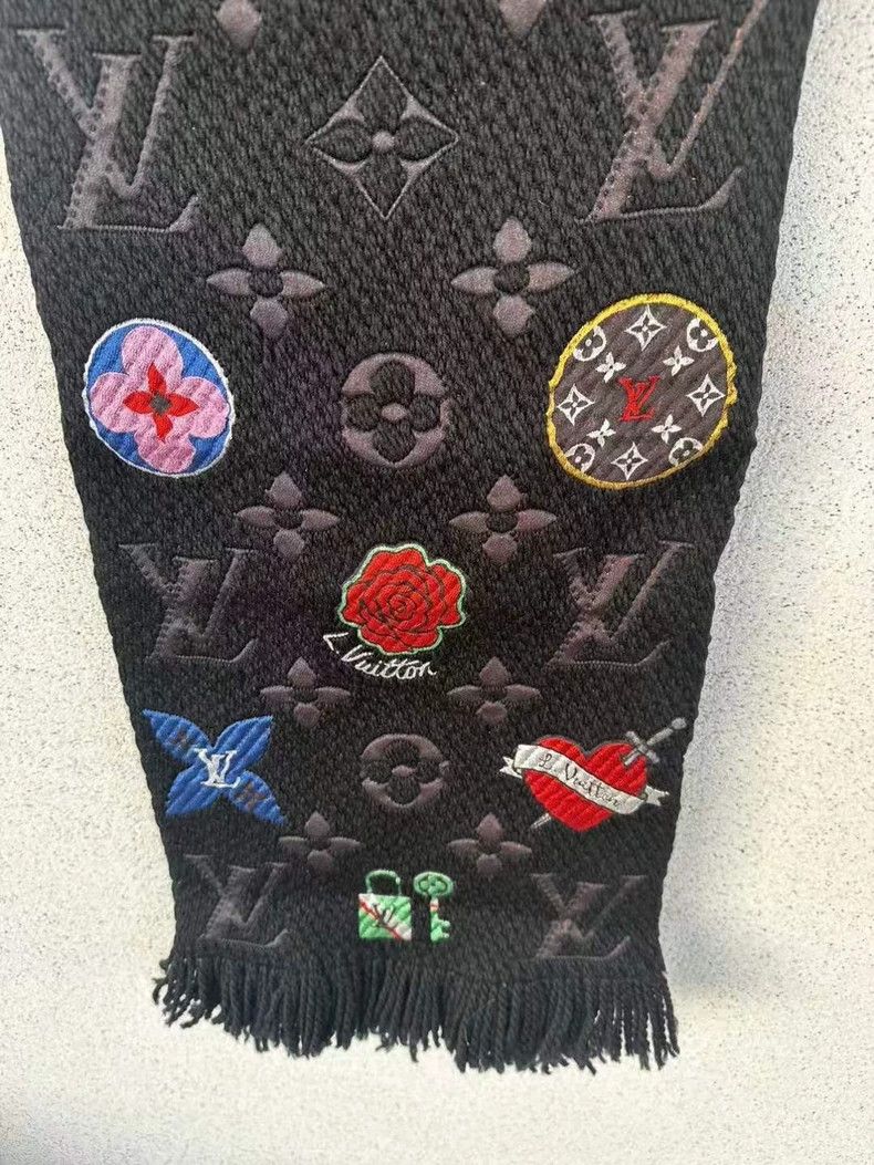 Louis Vuitton Louis Vuitton Limited Edition Badge Scarf Size ONE SIZE - 2 Thumbnail