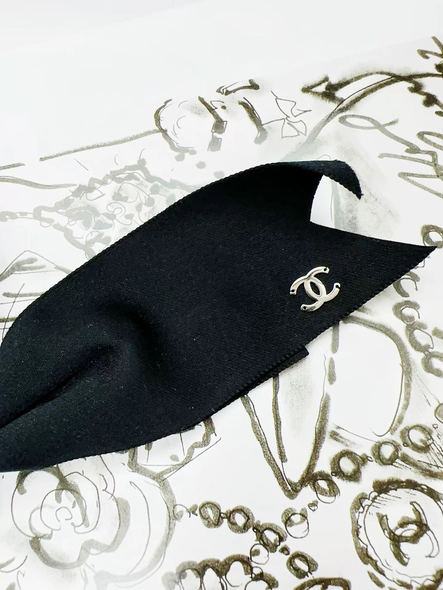 Chanel Chanel 21B Black Bow Hair Clip Size ONE SIZE - 4 Thumbnail