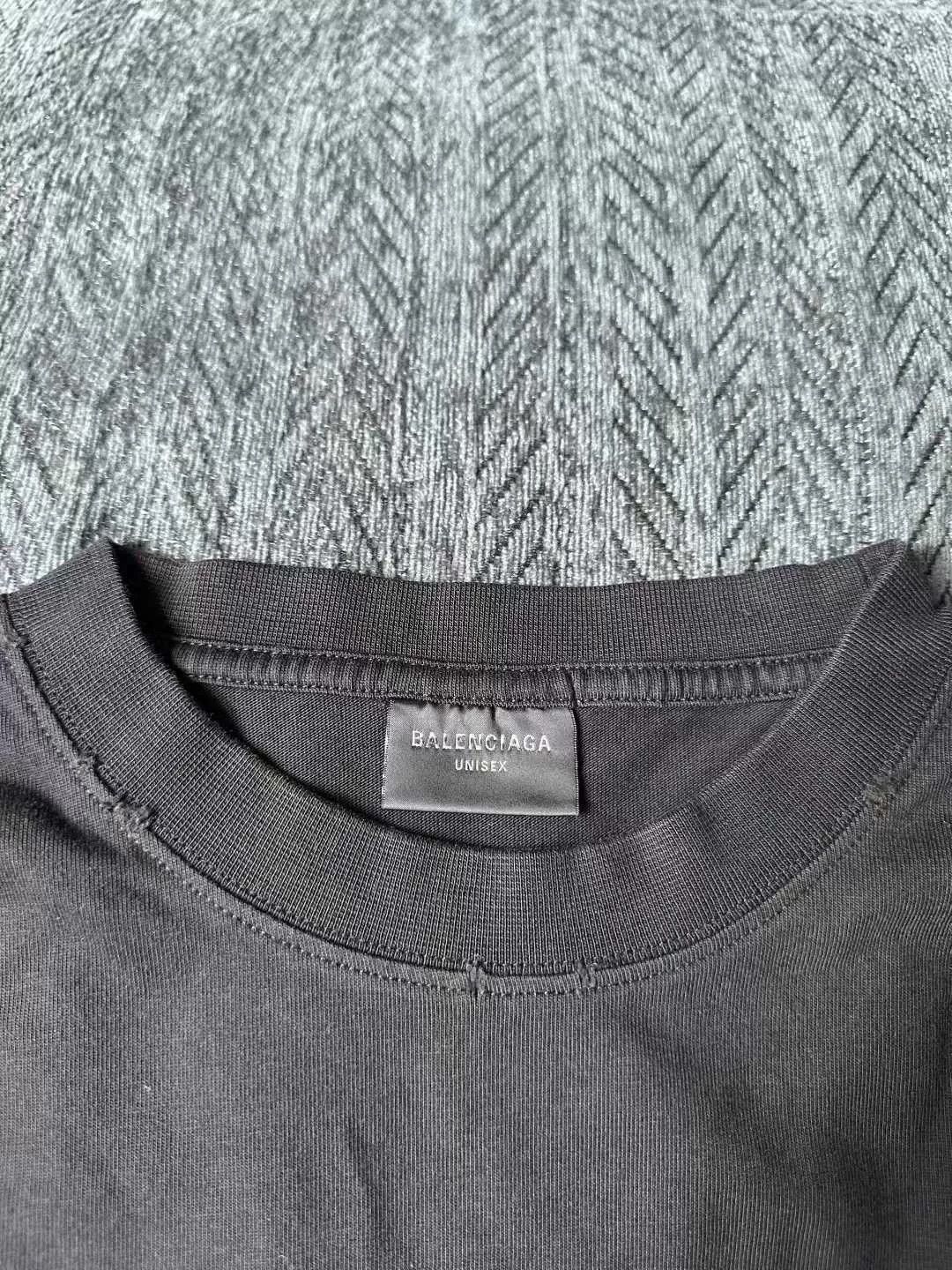 Balenciaga Balenciaga Distressed Logo Short Sleeve Tee Size US S / EU 44-46 / 1 - 3 Thumbnail
