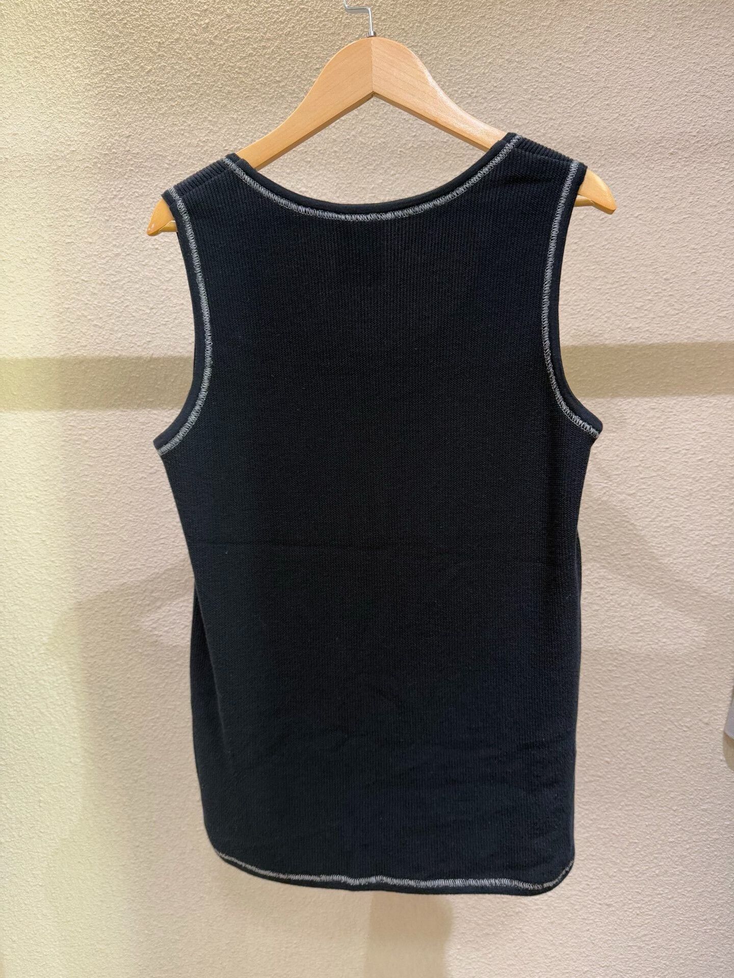 Chanel classic chanel logo knit tank top size 42 Size US L / EU 52-54 / 3 - 2 Thumbnail
