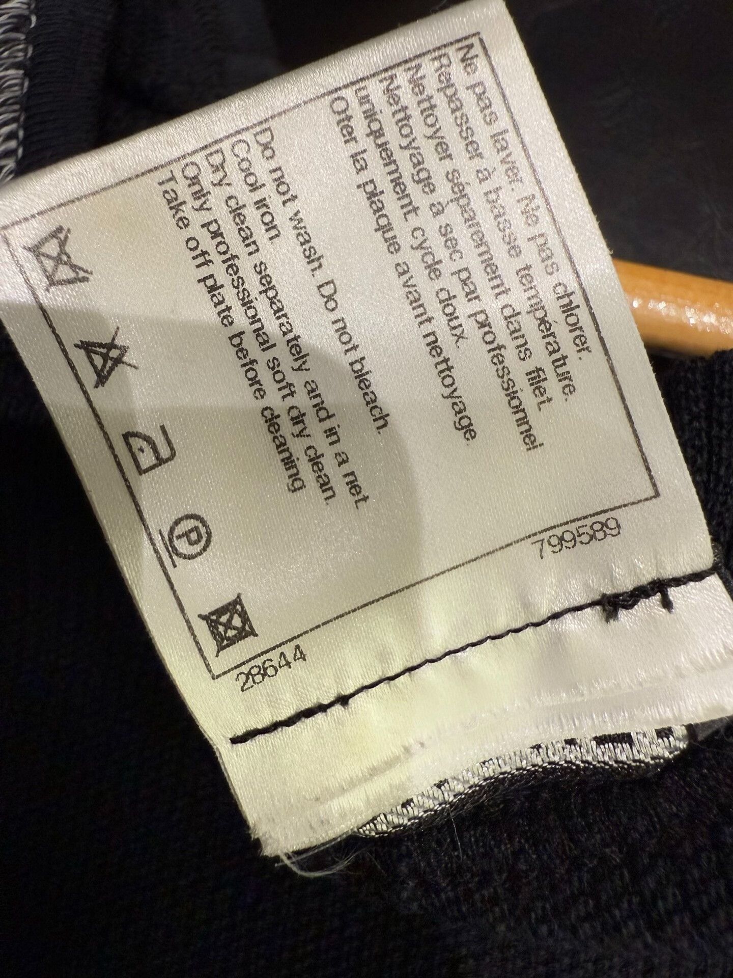 Chanel classic chanel logo knit tank top size 42 Size US L / EU 52-54 / 3 - 5 Thumbnail