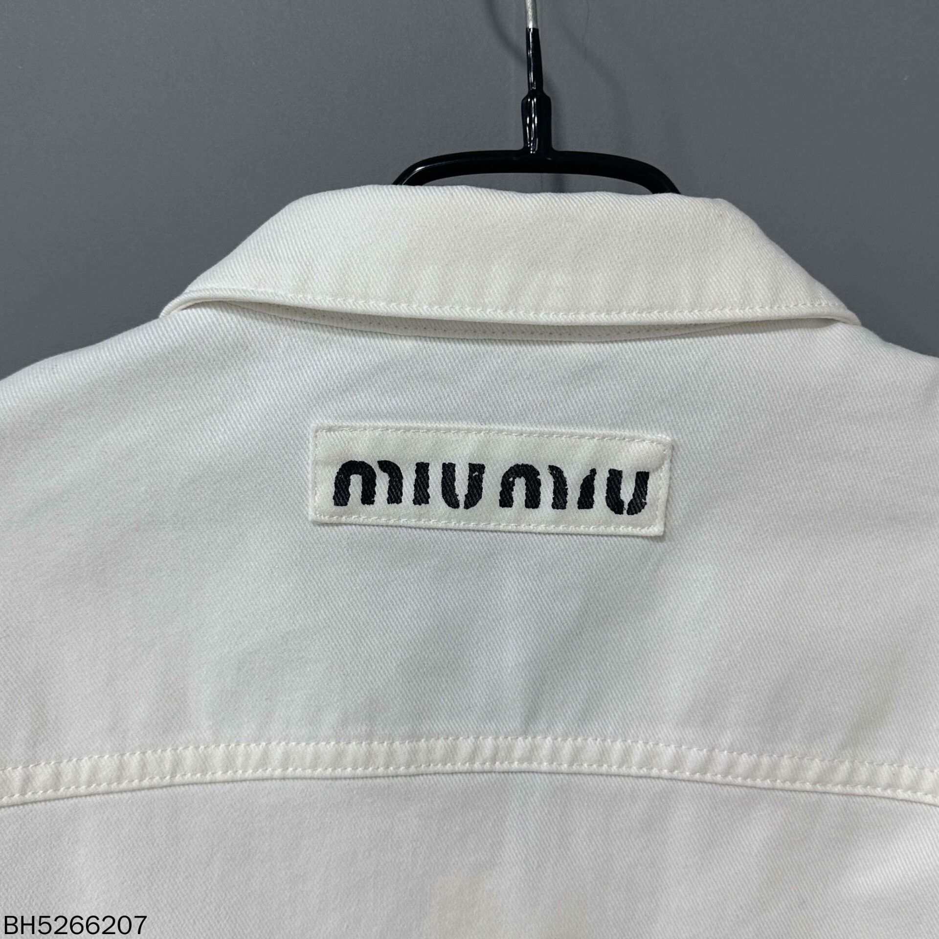 Miu Miu white pearl button denim jacket Size US S / EU 44-46 / 1 - 4 Thumbnail