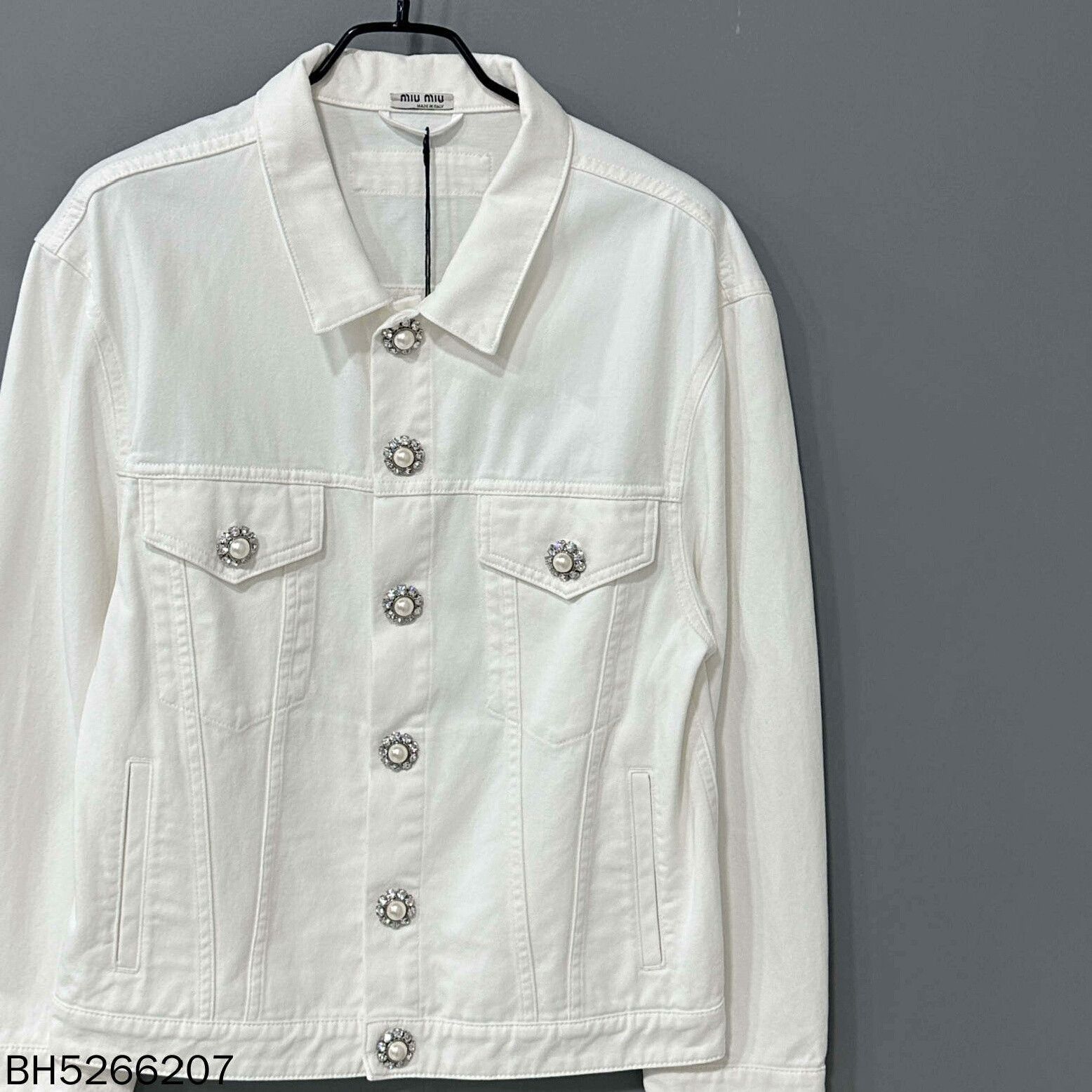 Miu Miu white pearl button denim jacket Size US S / EU 44-46 / 1 - 2 Thumbnail