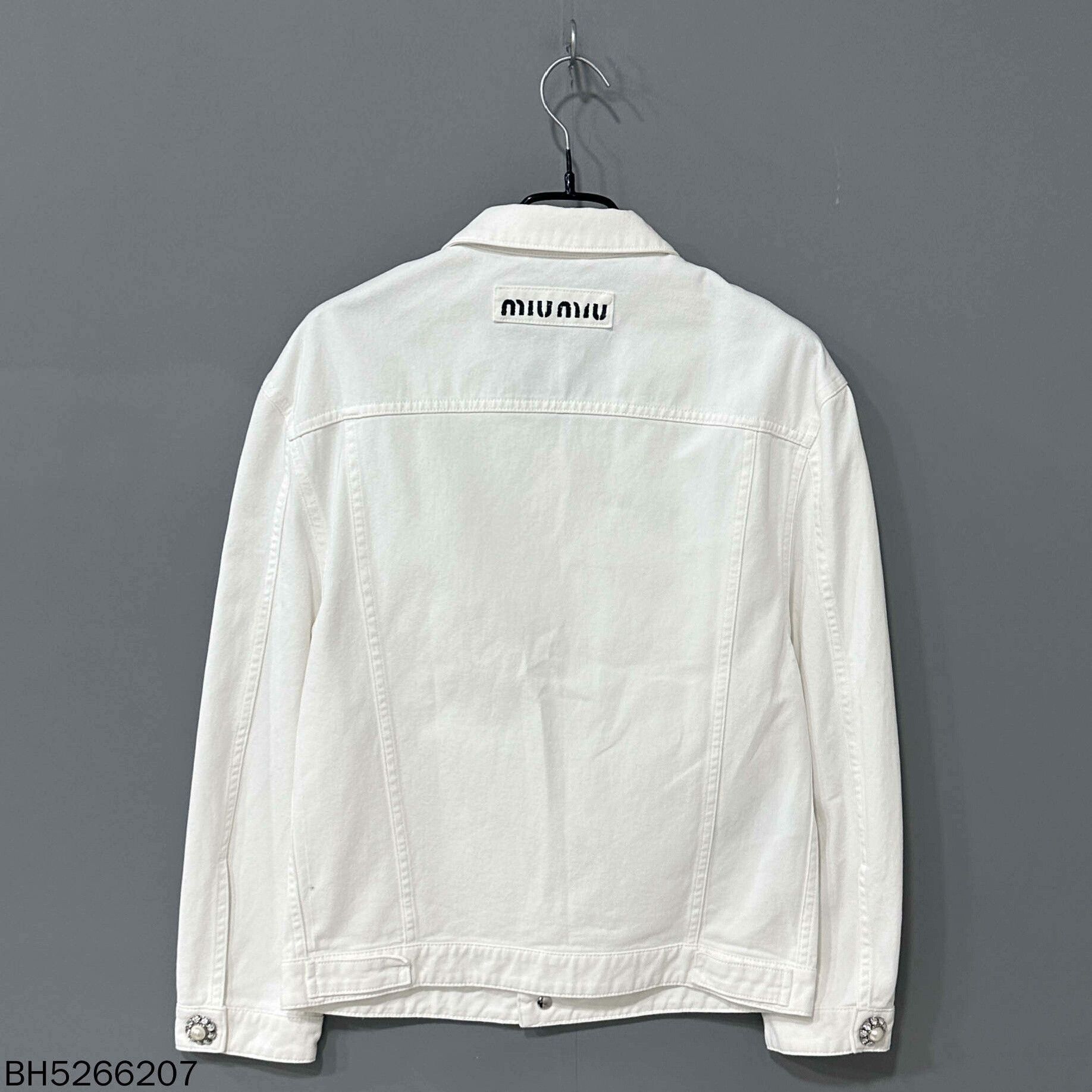 Miu Miu white pearl button denim jacket Size US S / EU 44-46 / 1 - 3 Thumbnail
