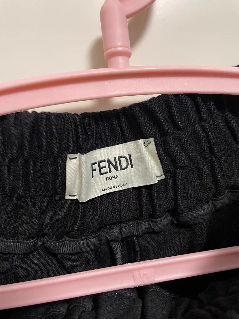 Fendi Fendi Shorts with Back Pocket Logo Size US 30 / EU 46 - 2 Thumbnail