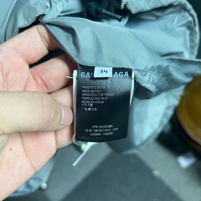 Balenciaga Balenciaga Back Logo Windbreaker Size US XXS / EU 40 - 4 Thumbnail