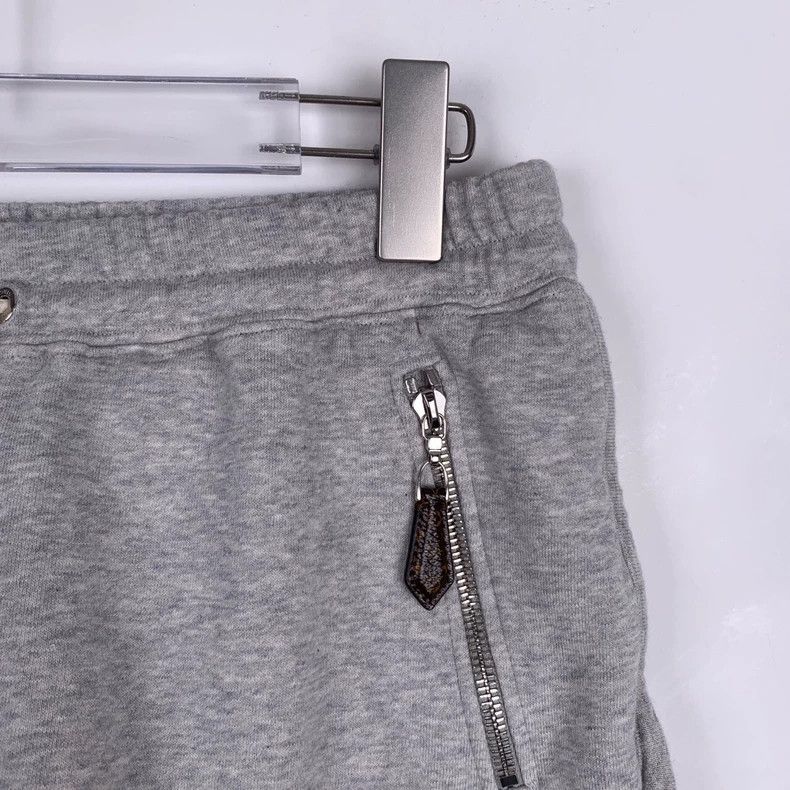 Louis Vuitton Louis Vuitton Logo Embroidered Gray Shorts Size US 38 / EU 54 - 3 Thumbnail