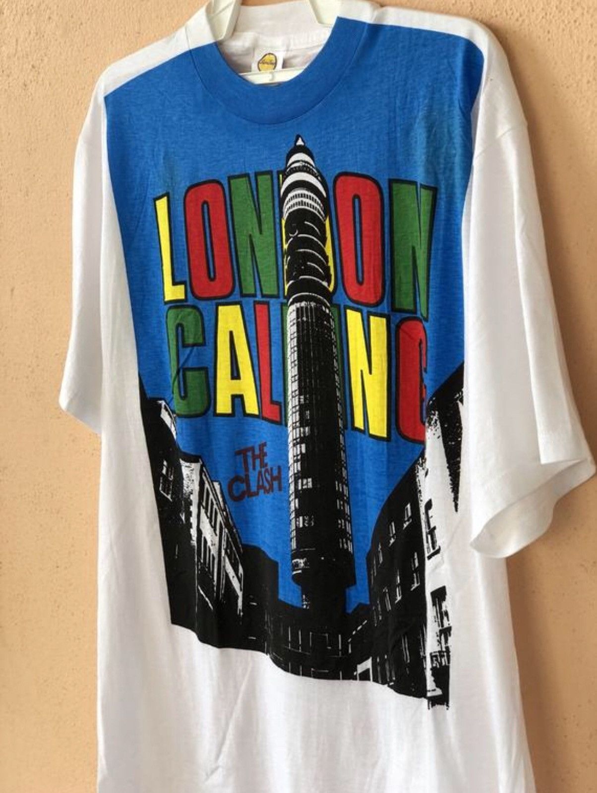 Band Tees Vintage The Clash London Calling Fifth Column Design T Shirt Size US L / EU 52-54 / 3 - 4 Thumbnail