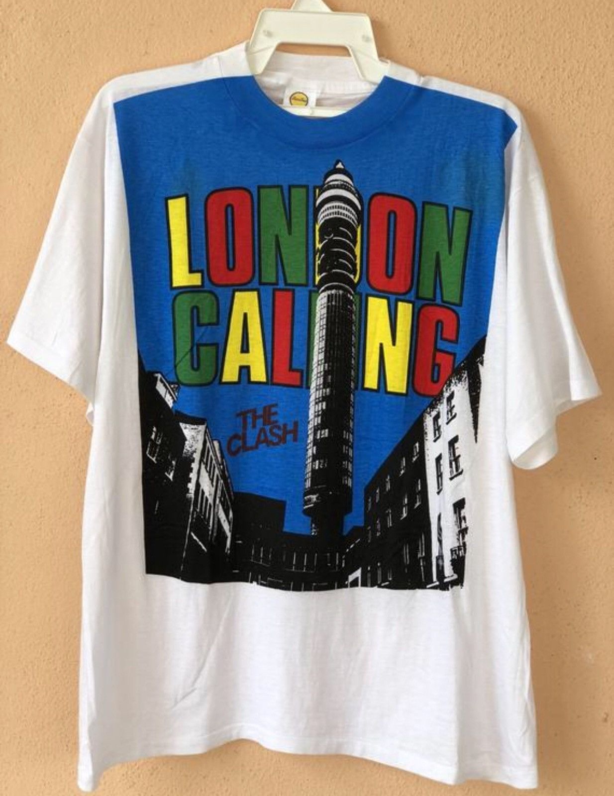 Band Tees Vintage The Clash London Calling Fifth Column Design T Shirt Size US L / EU 52-54 / 3 - 1 Thumbnail