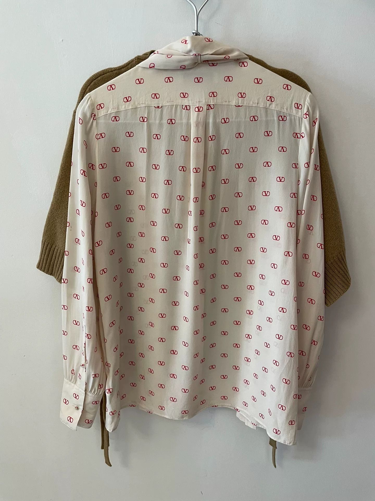 Valentino Valentino Classic V Logo Silk Shirt Size US S / EU 44-46 / 1 - 2 Thumbnail