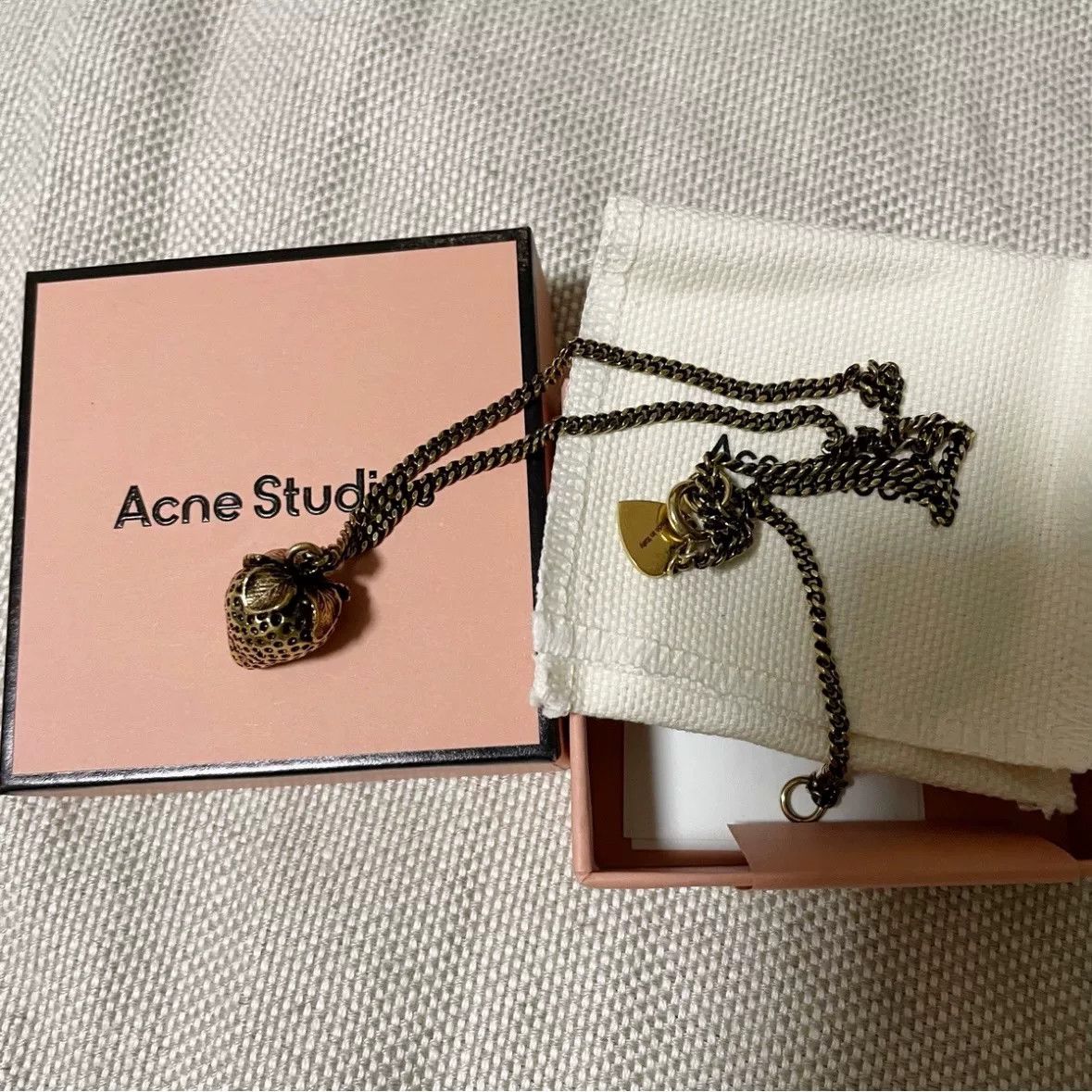 Acne Studios Acne Studios Strawberry Pendant Necklace Size ONE SIZE - 3 Thumbnail
