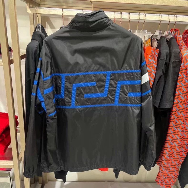 Versace Versace Men's Nylon Jacket Size 46 Size US S / EU 44-46 / 1 - 3 Thumbnail