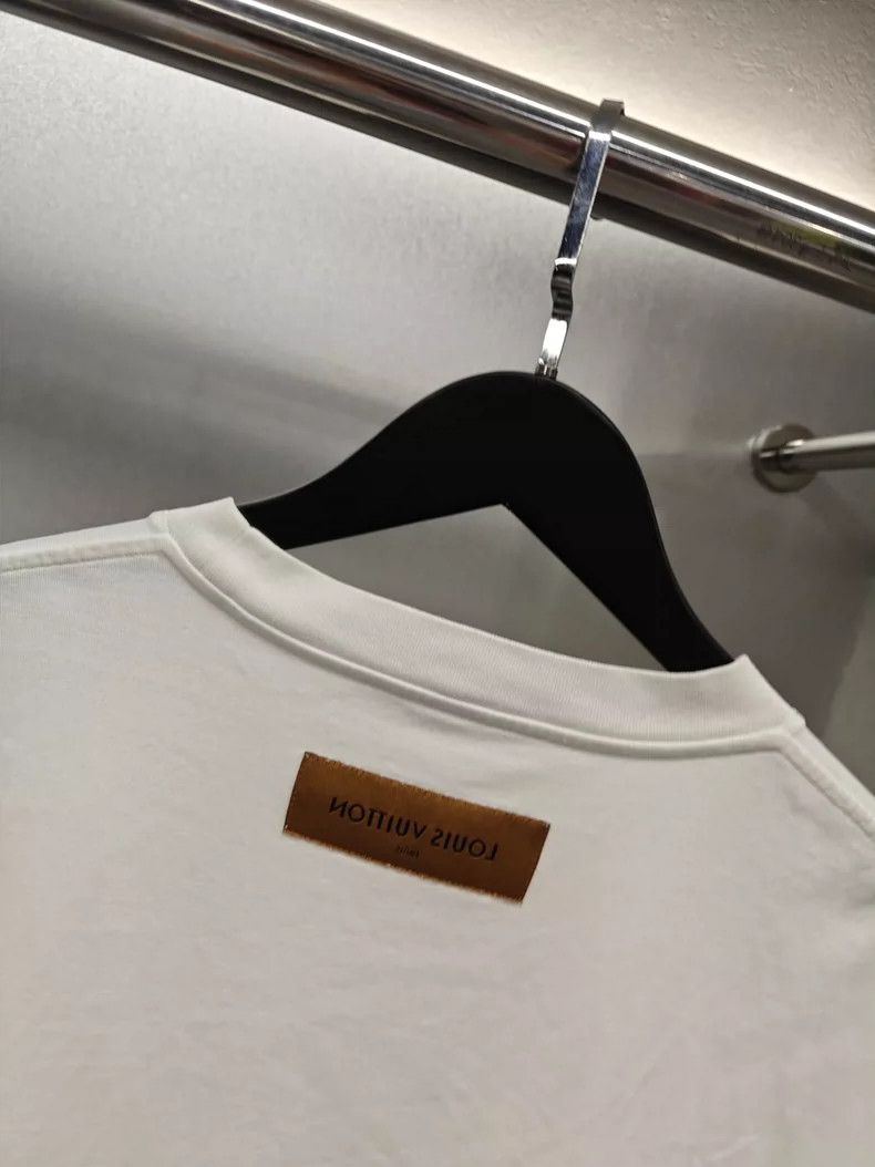 Louis Vuitton Louis Vuitton White Graphic Short Sleeve S Size US S / EU 44-46 / 1 - 6 Thumbnail