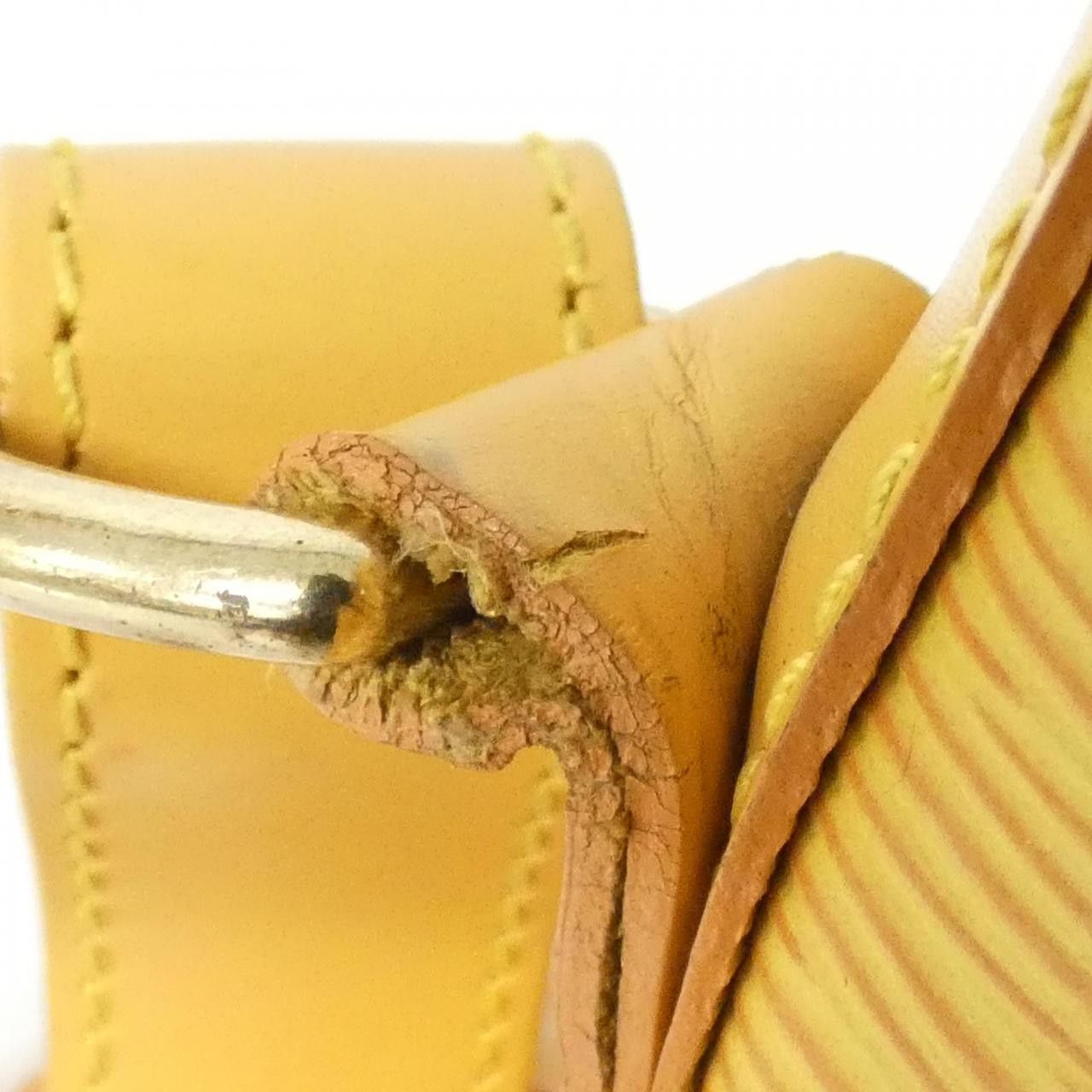 Louis Vuitton Louis Vuitton Louis Vuitton Epi Petit Noe Calf Shoulder Bag Leather Shoulder Bag M44109 DUTY FREE for USA Size ONE SIZE - 7 Thumbnail