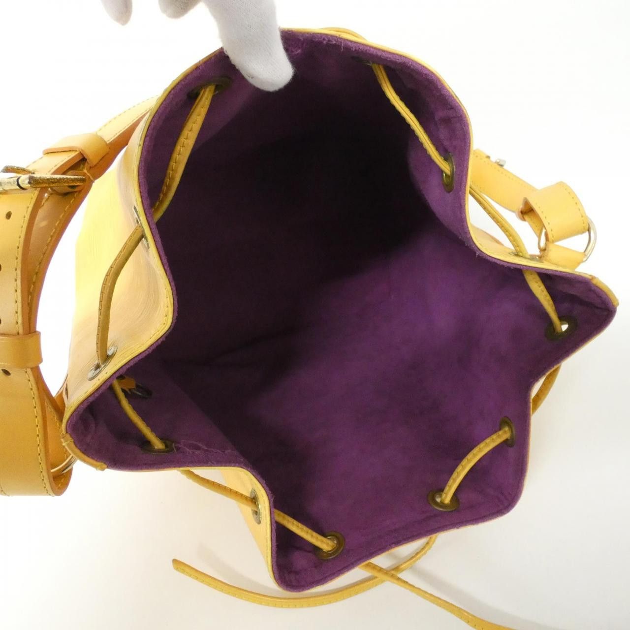 Louis Vuitton Louis Vuitton Louis Vuitton Epi Petit Noe Calf Shoulder Bag Leather Shoulder Bag M44109 DUTY FREE for USA Size ONE SIZE - 9 Thumbnail