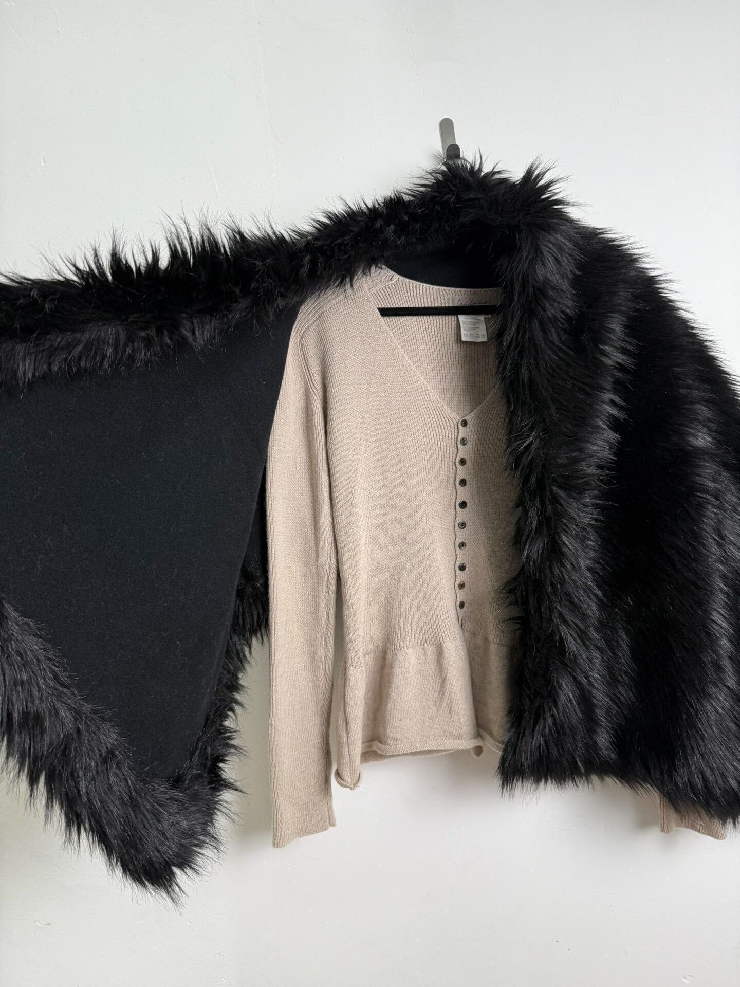 Dries Van Noten oversized black faux fur shawl Size ONE SIZE - 4 Thumbnail