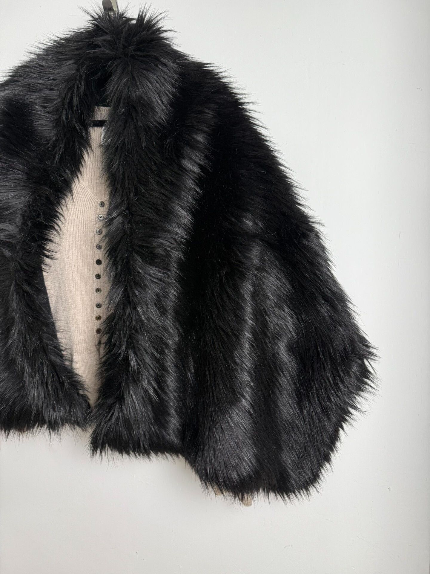 Dries Van Noten oversized black faux fur shawl Size ONE SIZE - 2 Thumbnail