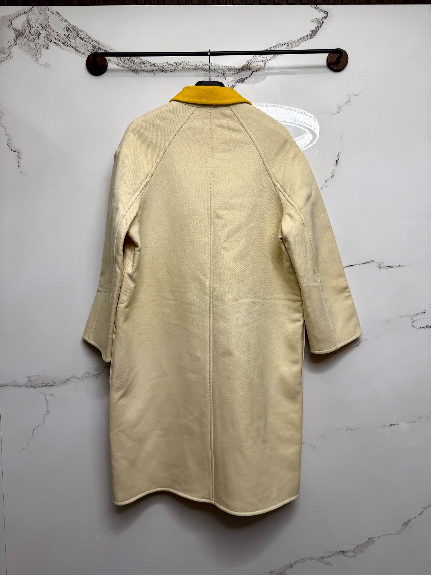 Hermes hermes white coat with yellow collar Size S / US 4 / IT 40 - 2 Thumbnail