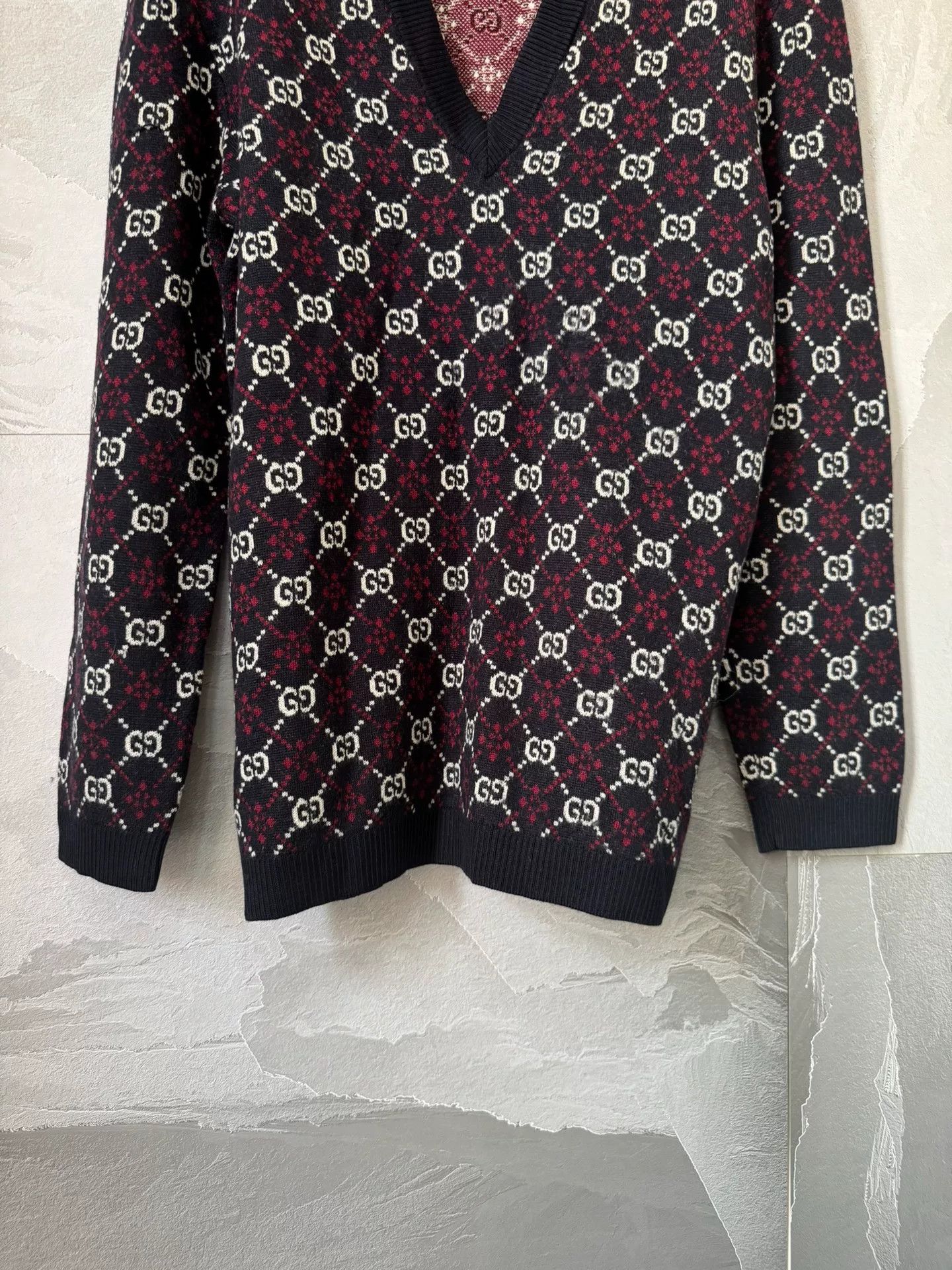 Gucci gucci logo v-neck knit sweater maroon Size US M / EU 48-50 / 2 - 3 Thumbnail