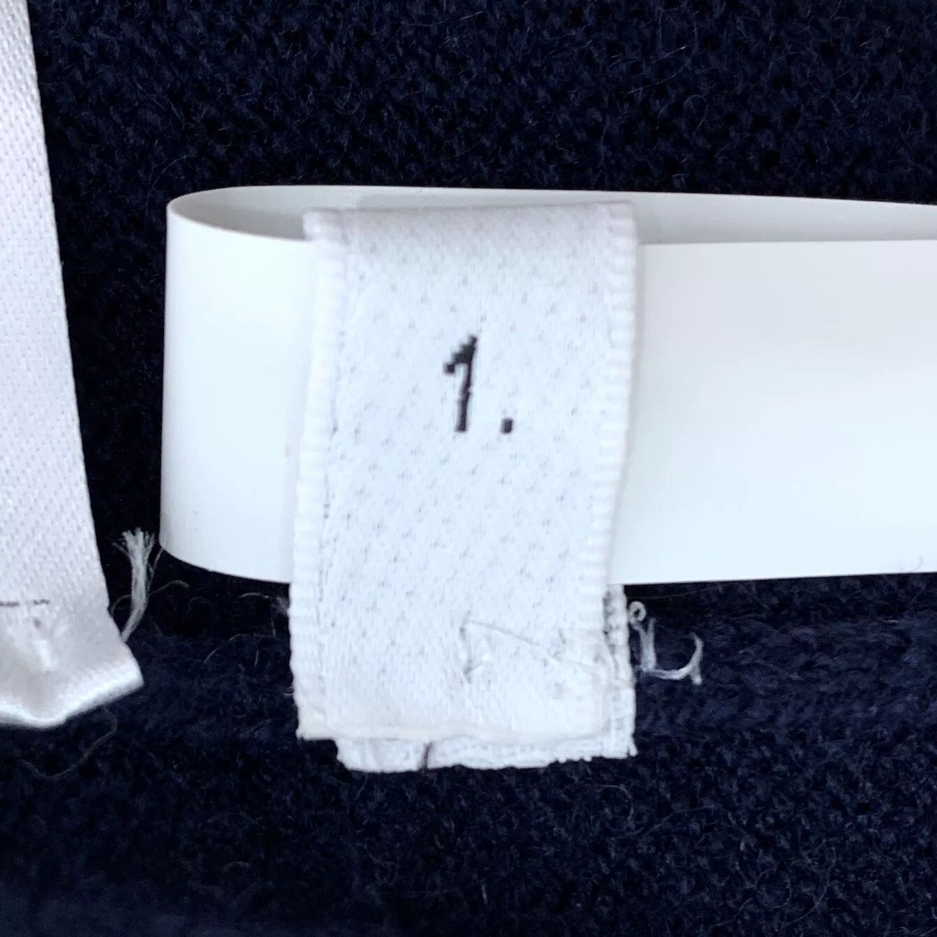 Thom Browne thom browne navy cashmere crewneck sweater Size US S / EU 44-46 / 1 - 7 Thumbnail