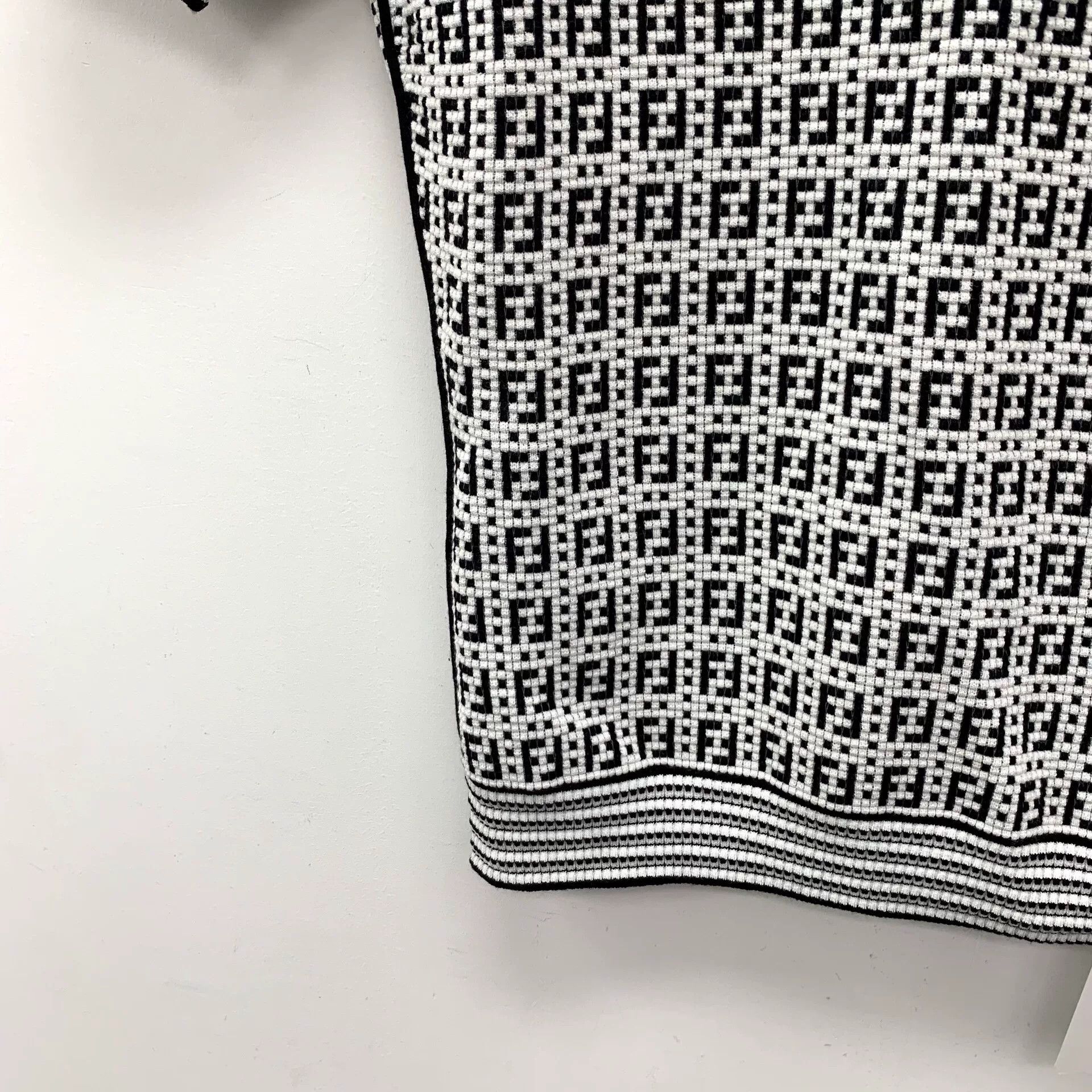 Fendi fendi color block logo knit short sleeve top Size US M / EU 48-50 / 2 - 4 Thumbnail