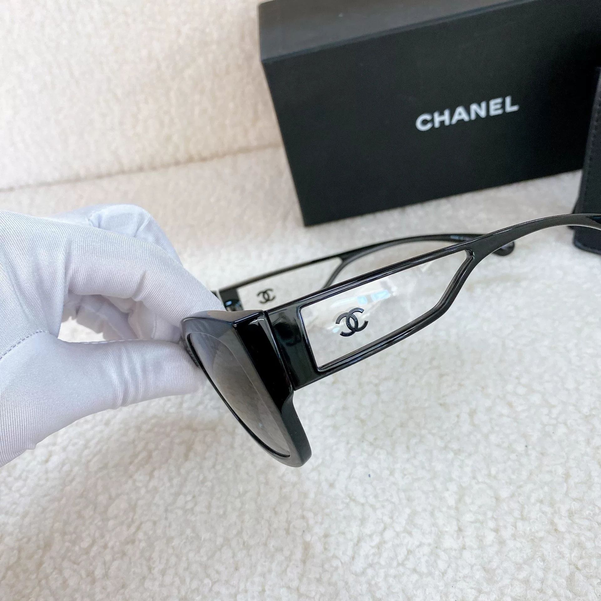 Chanel Chanel Black Sunglasses with CC Logo Size ONE SIZE - 3 Thumbnail