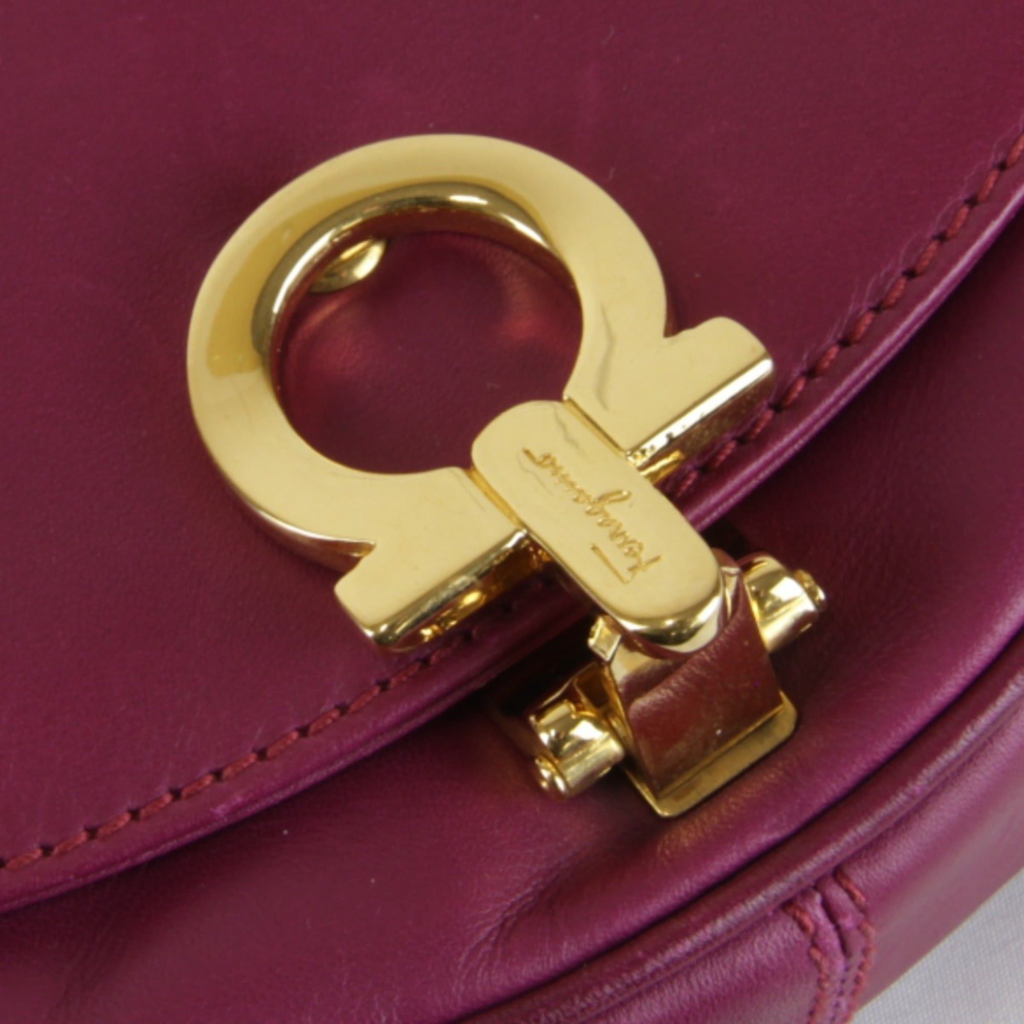Salvatore Ferragamo Salvatore Ferragamo Gancini Chain Shoulder Bag in Purple Leather for Women Size ONE SIZE - 12 Thumbnail