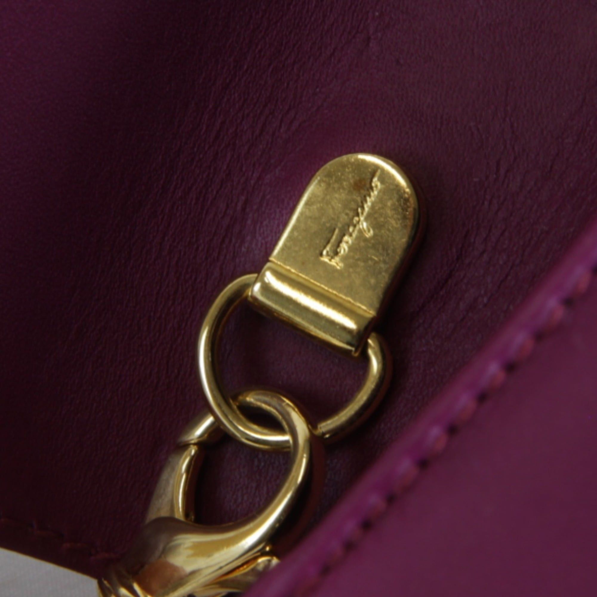 Salvatore Ferragamo Salvatore Ferragamo Gancini Chain Shoulder Bag in Purple Leather for Women Size ONE SIZE - 10 Thumbnail