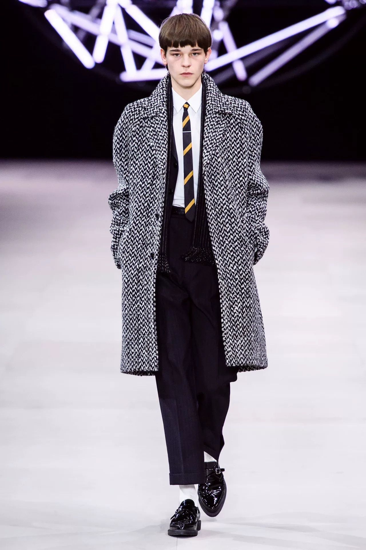 Celine celine snowflake collar coat 19fw Size L / US 10 / IT 46 - 8 Thumbnail