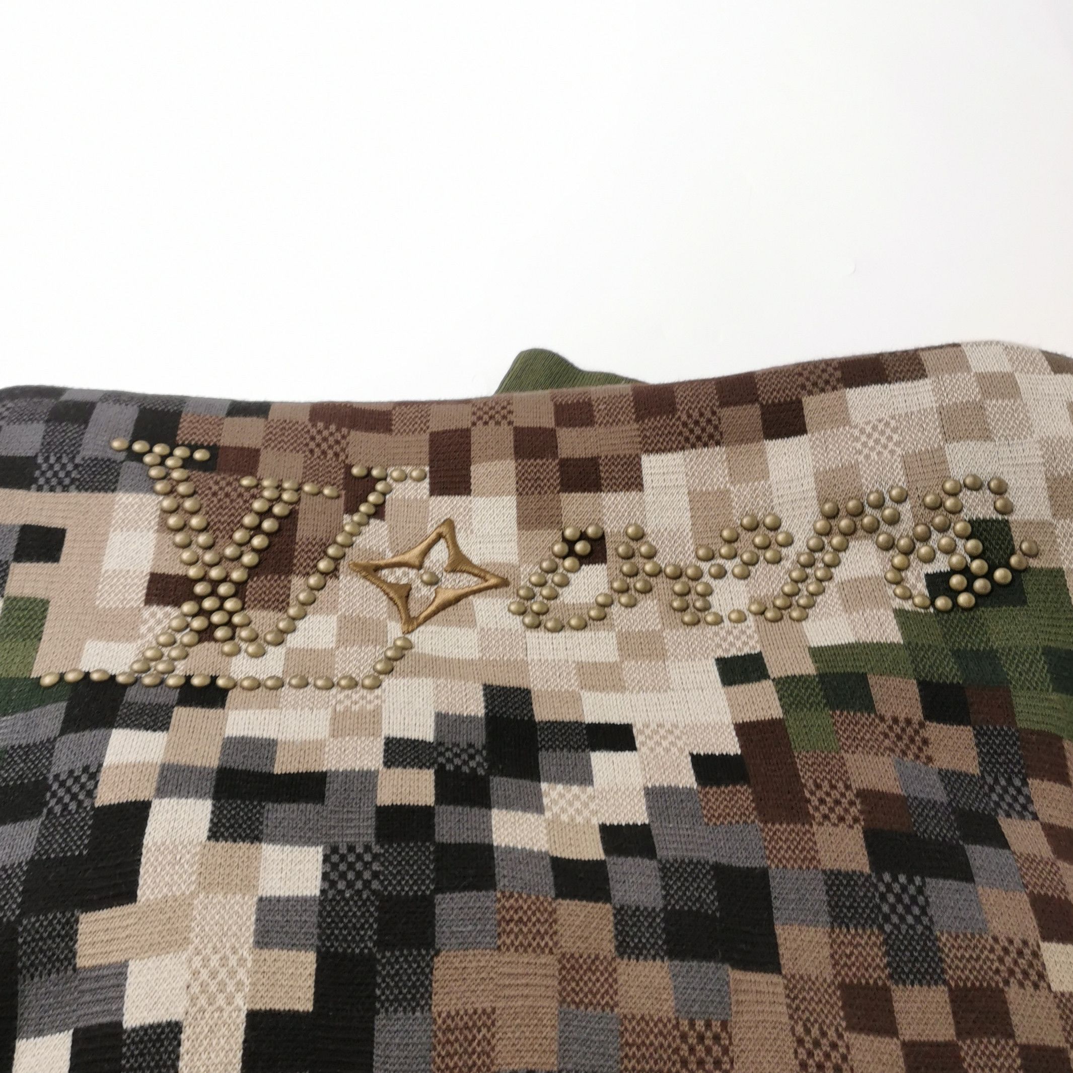 Louis Vuitton Louis Vuitton S Size Pixel Pattern Crewneck Sweater Size US S / EU 44-46 / 1 - 7 Thumbnail