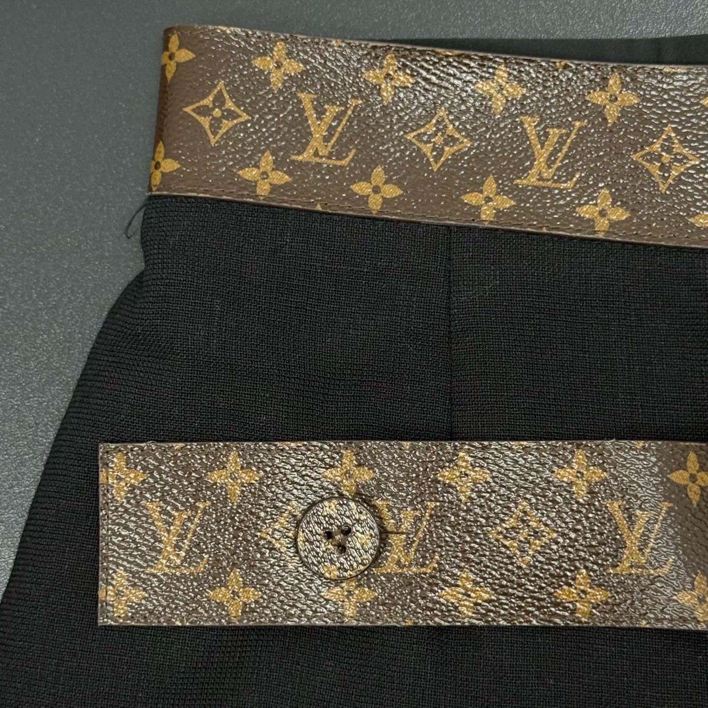 Louis Vuitton Louis Vuitton Black Monogram Wool Silk Skirt Size US 34 / EU 50 - 7 Thumbnail