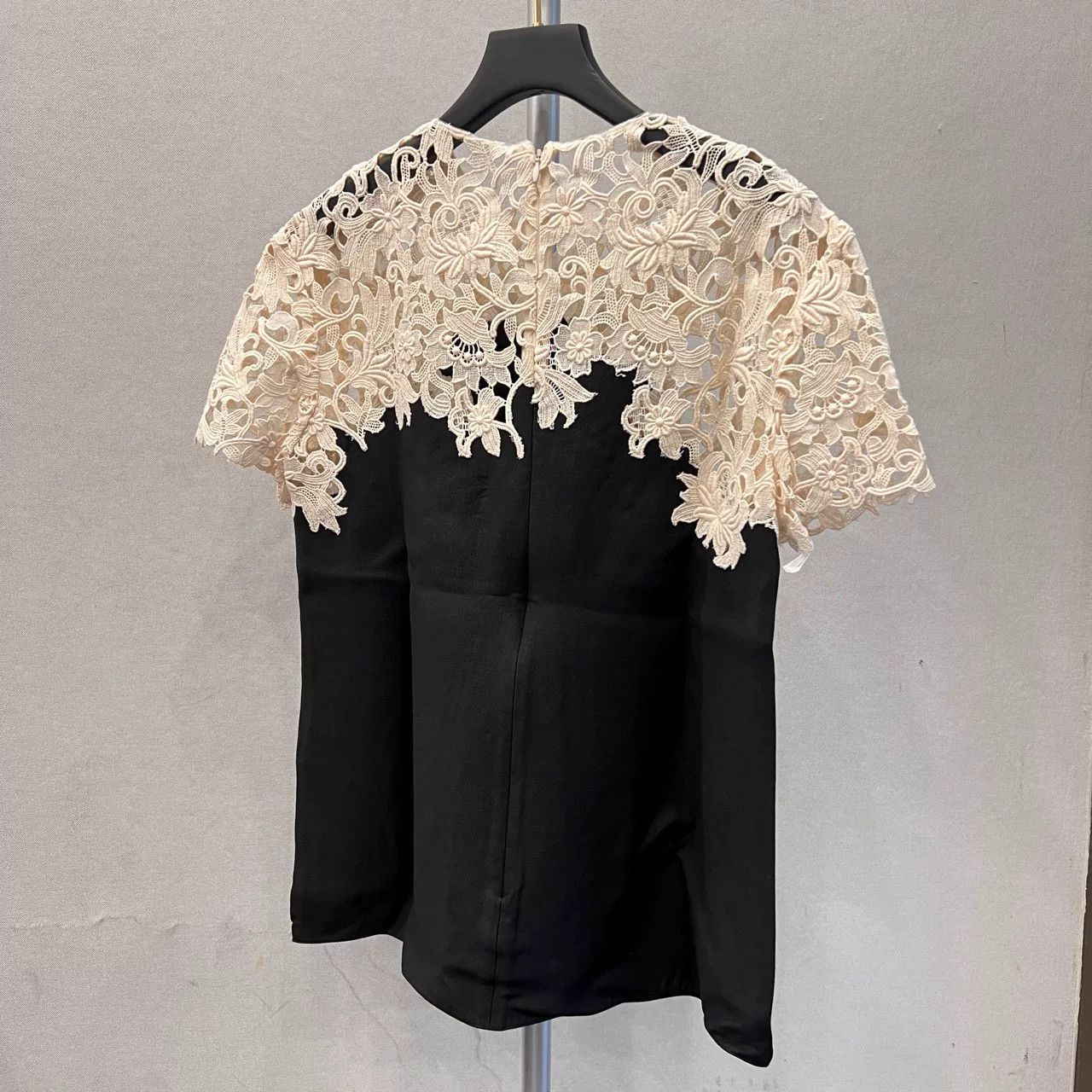 Valentino Valentino Silk Wool Lace Short Sleeve Size US M / EU 48-50 / 2 - 2 Thumbnail