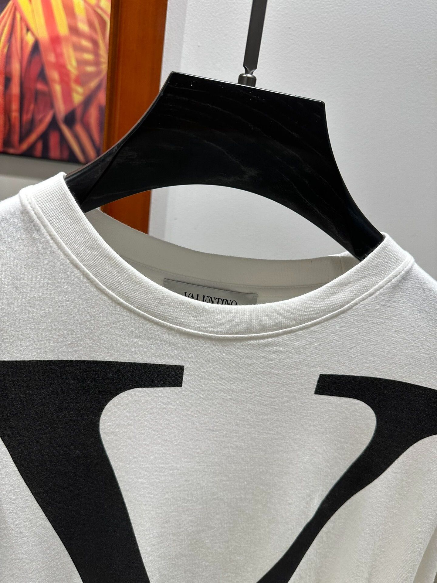 Valentino Valentino Big V Logo Unisex T-shirt Size US M / EU 48-50 / 2 - 3 Thumbnail