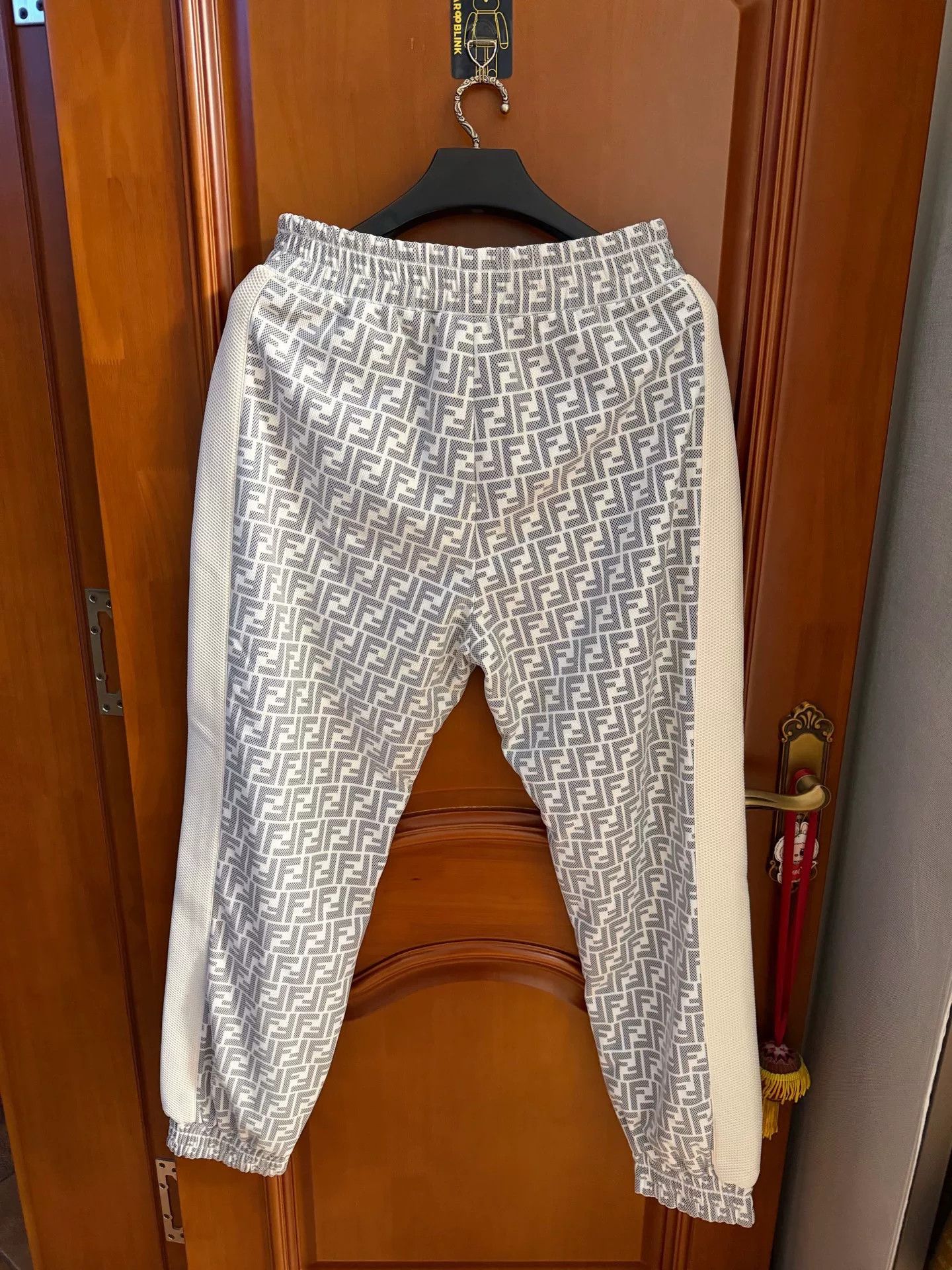 Fendi fendi white logo ski series snow pants Size US 42 / EU 58 - 2 Thumbnail