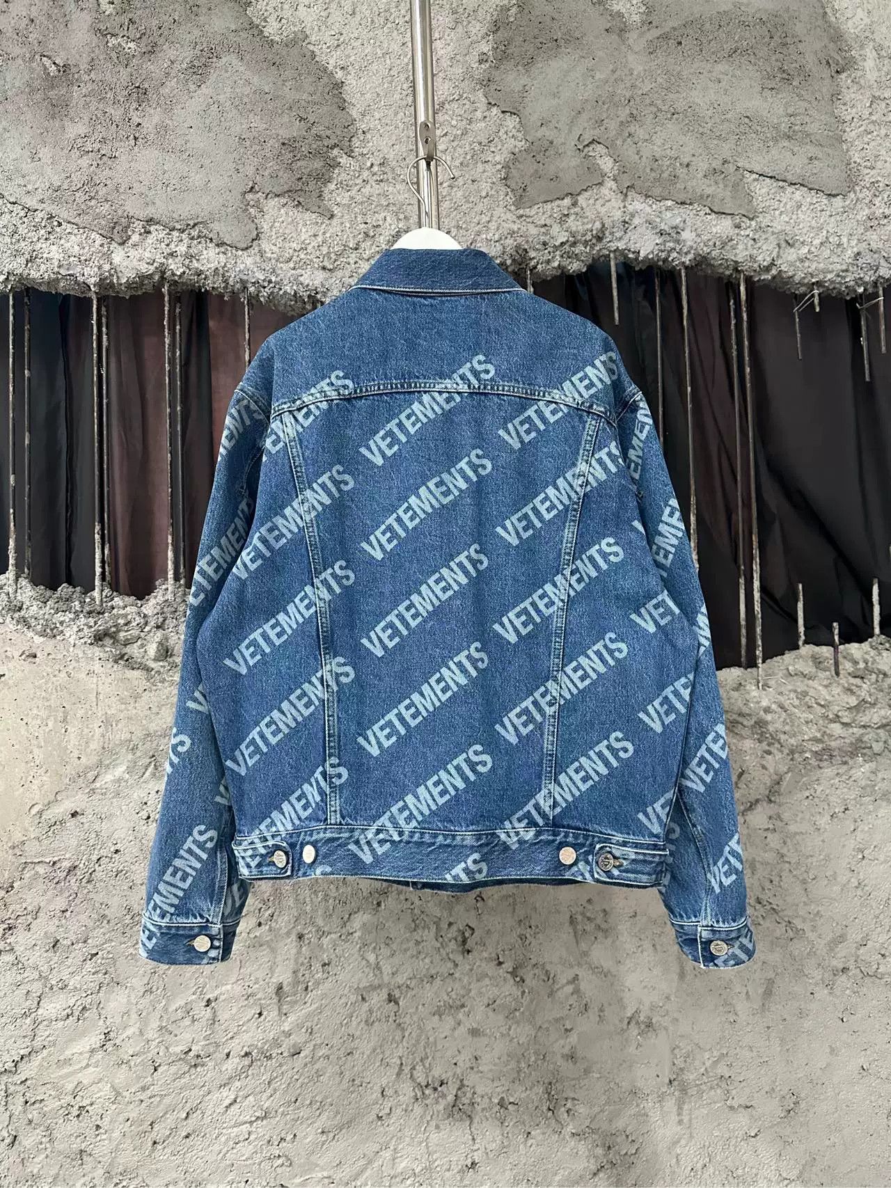 Vetements Vetements Logo Denim Jacket XS Size US XS / EU 42 / 0 - 2 Thumbnail