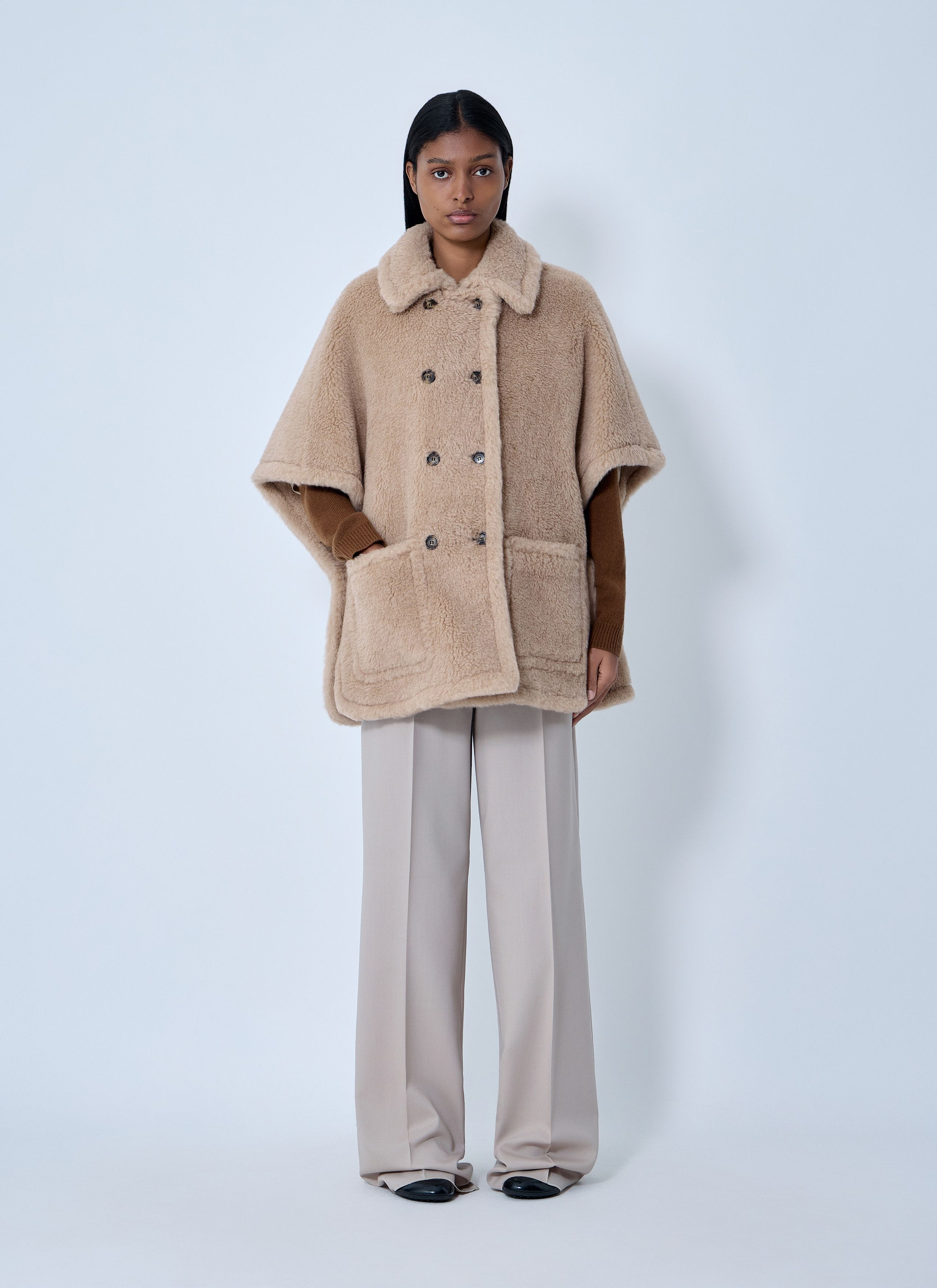 Max Mara Shearling Cape Size M / US 6-8 / IT 42-44 - 2 Thumbnail