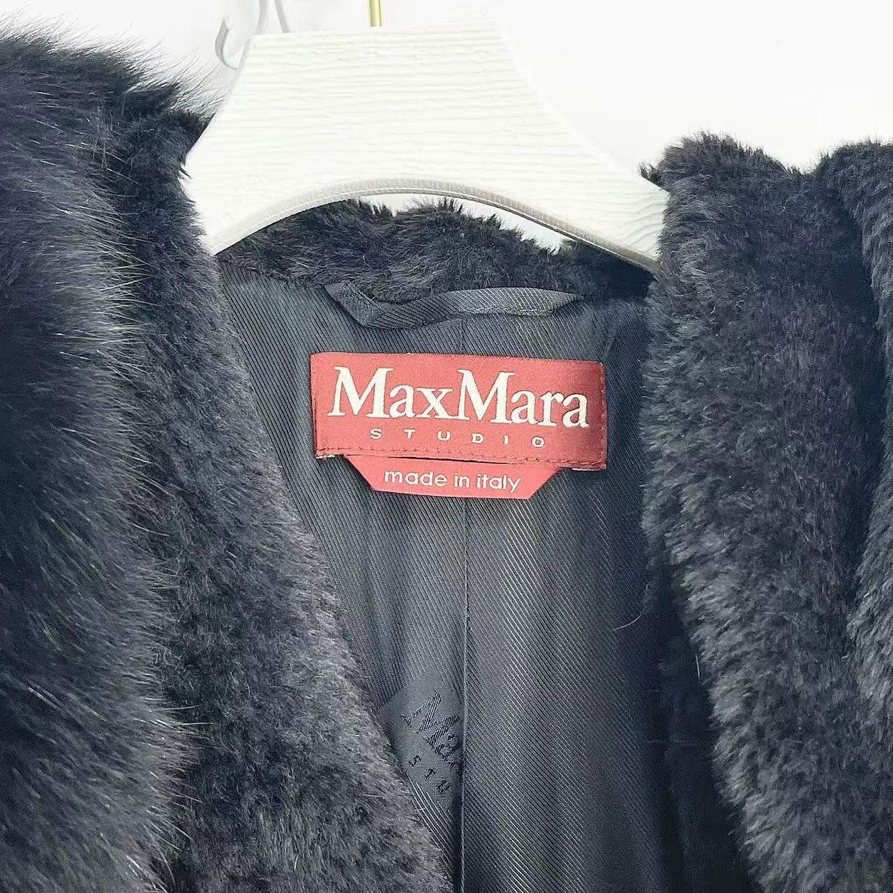 Max Mara maxmara black hooded fur coat Size US M / EU 48-50 / 2 - 5 Thumbnail