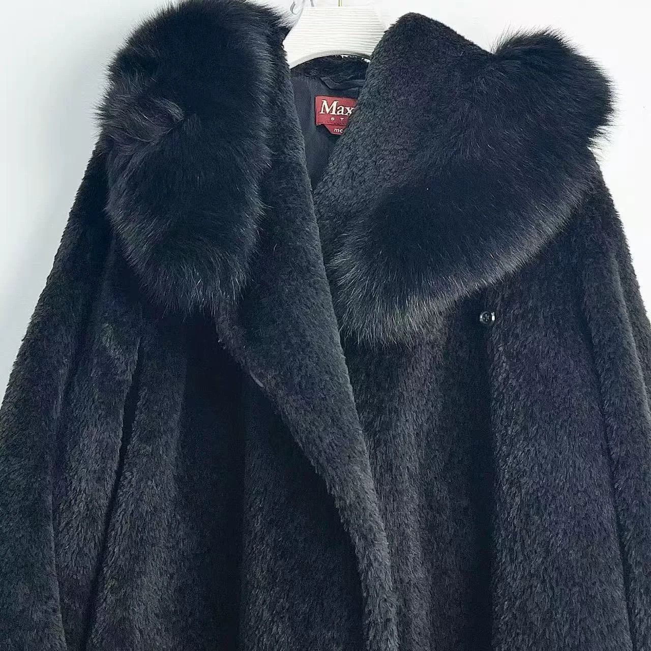 Max Mara maxmara black hooded fur coat Size US M / EU 48-50 / 2 - 2 Thumbnail