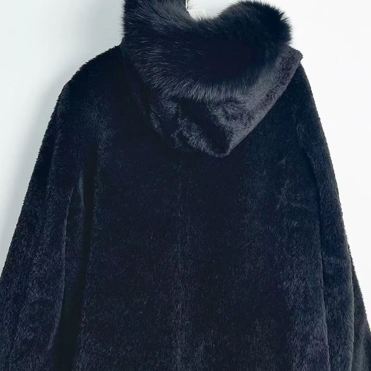 Max Mara maxmara black hooded fur coat Size US M / EU 48-50 / 2 - 7 Thumbnail