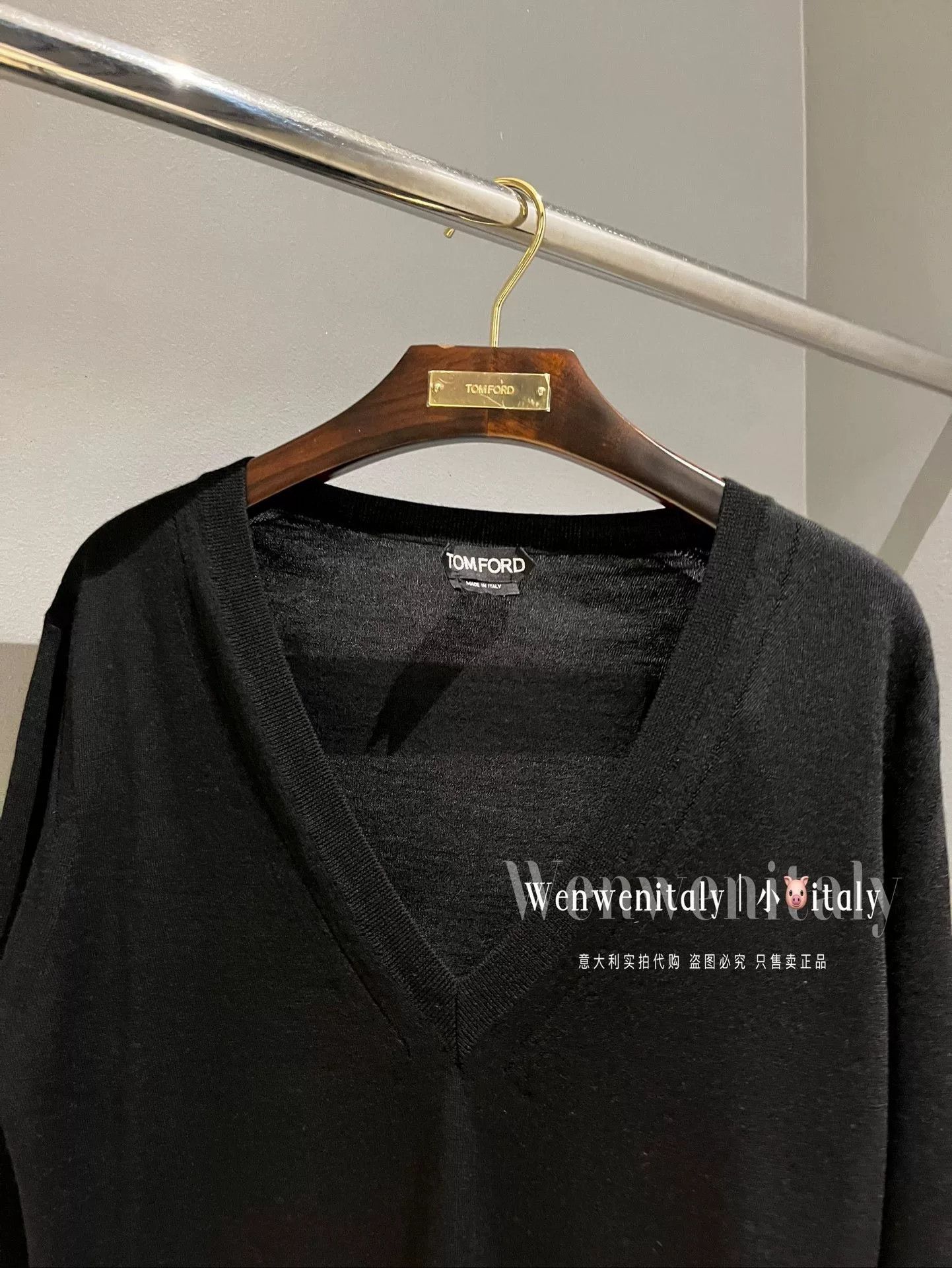 Tom Ford women's black v-neck wool knit sweater Size US M / EU 48-50 / 2 - 2 Thumbnail