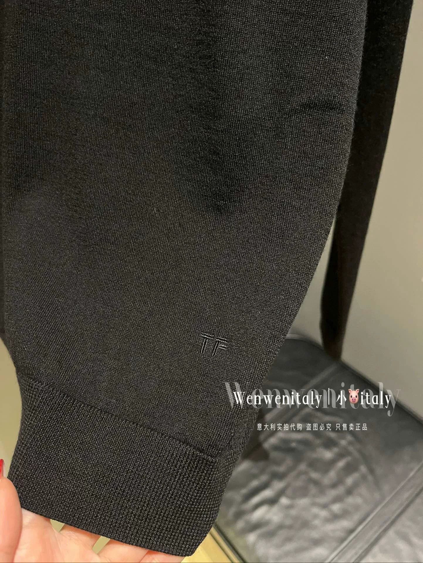 Tom Ford women's black v-neck wool knit sweater Size US M / EU 48-50 / 2 - 3 Thumbnail