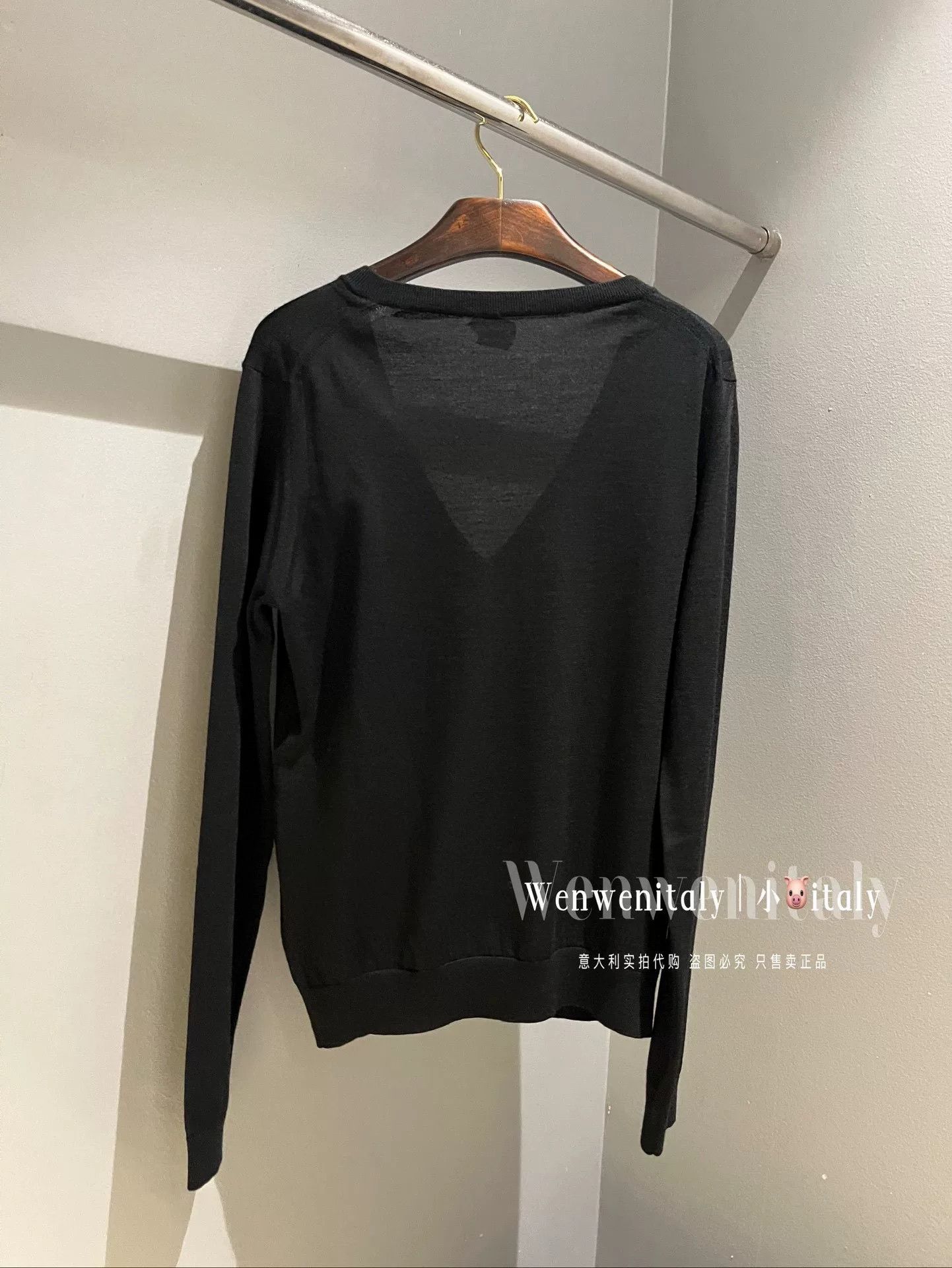 Tom Ford women's black v-neck wool knit sweater Size US M / EU 48-50 / 2 - 5 Thumbnail