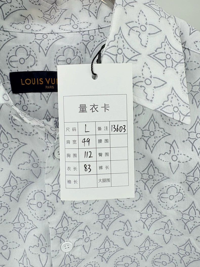 Louis Vuitton LOUIS VUITTON LV Logo Long Sleeve Shirt Size US L / EU 52-54 / 3 - 5 Thumbnail